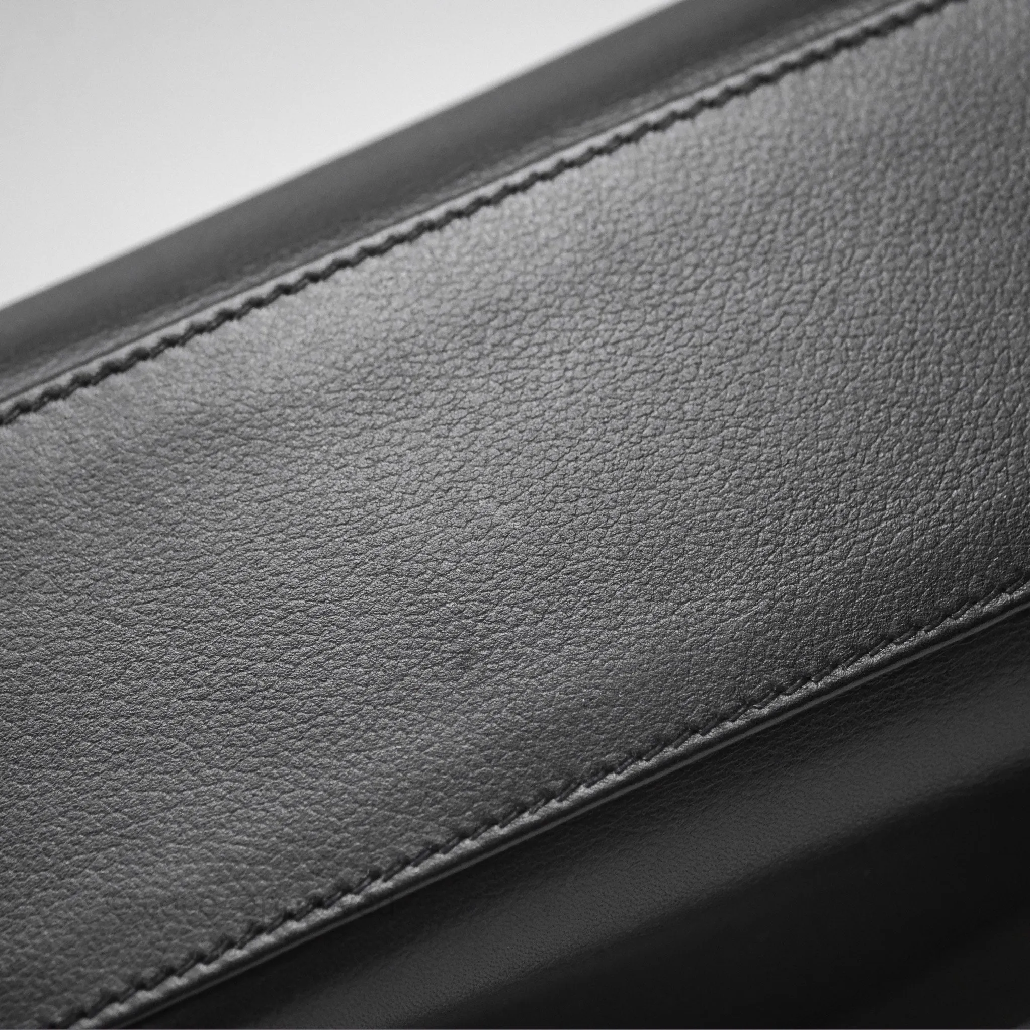 - DM/Email To Purchase - Herms Kelly Messenger PM Bag 89 Noir Evergrain Palladium Hardware