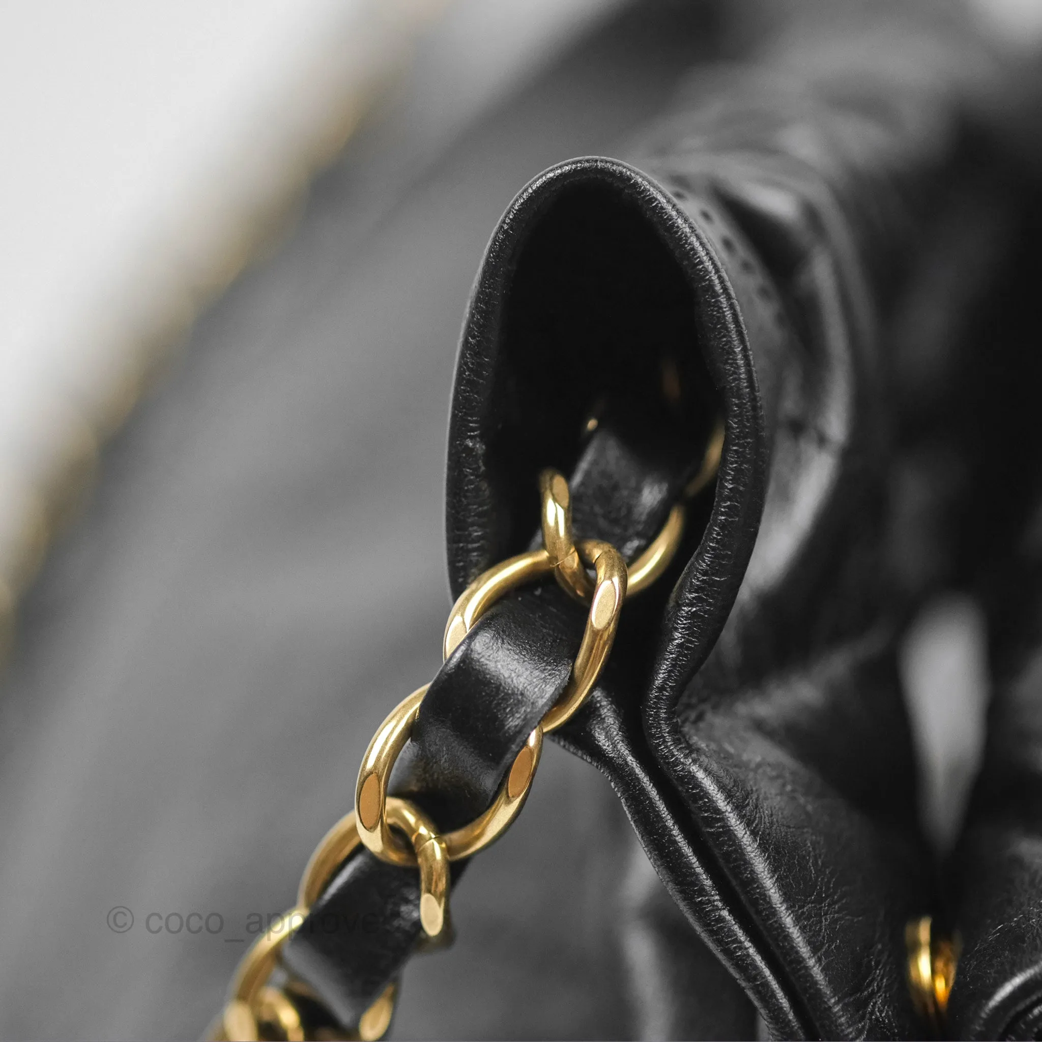 Chanel 22 Bag Medium Black Crumpled Calfskin Aged Gold Hardware