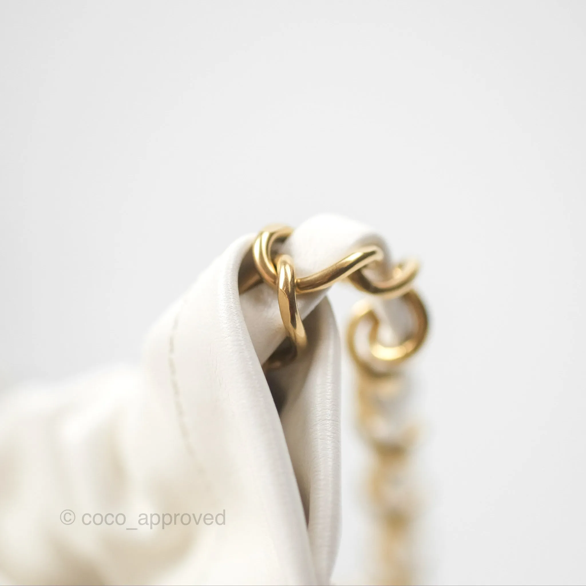 Chanel 22 Medium White Shiny Calfskin Aged Gold Hardware
