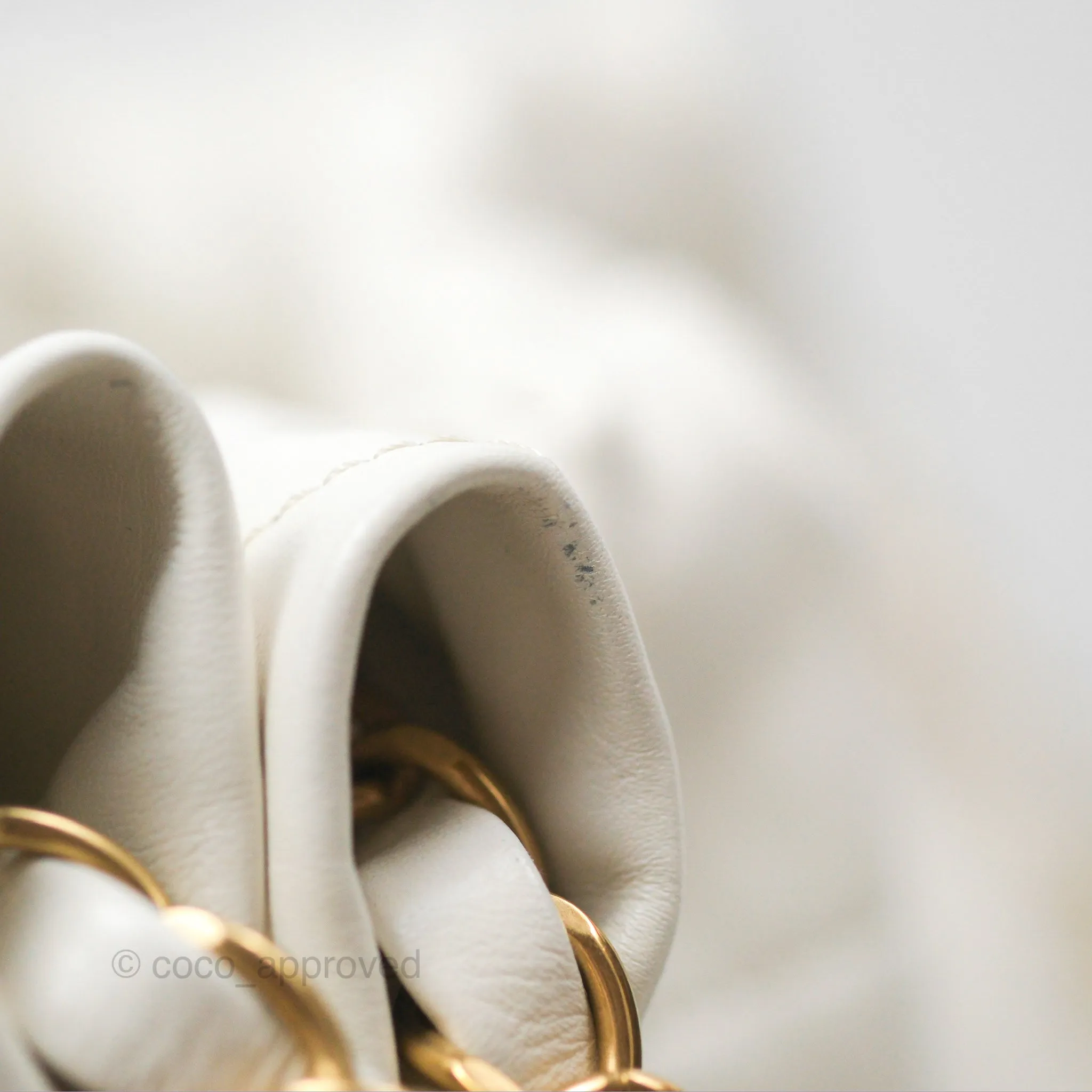 Chanel 22 Medium White Shiny Calfskin Aged Gold Hardware