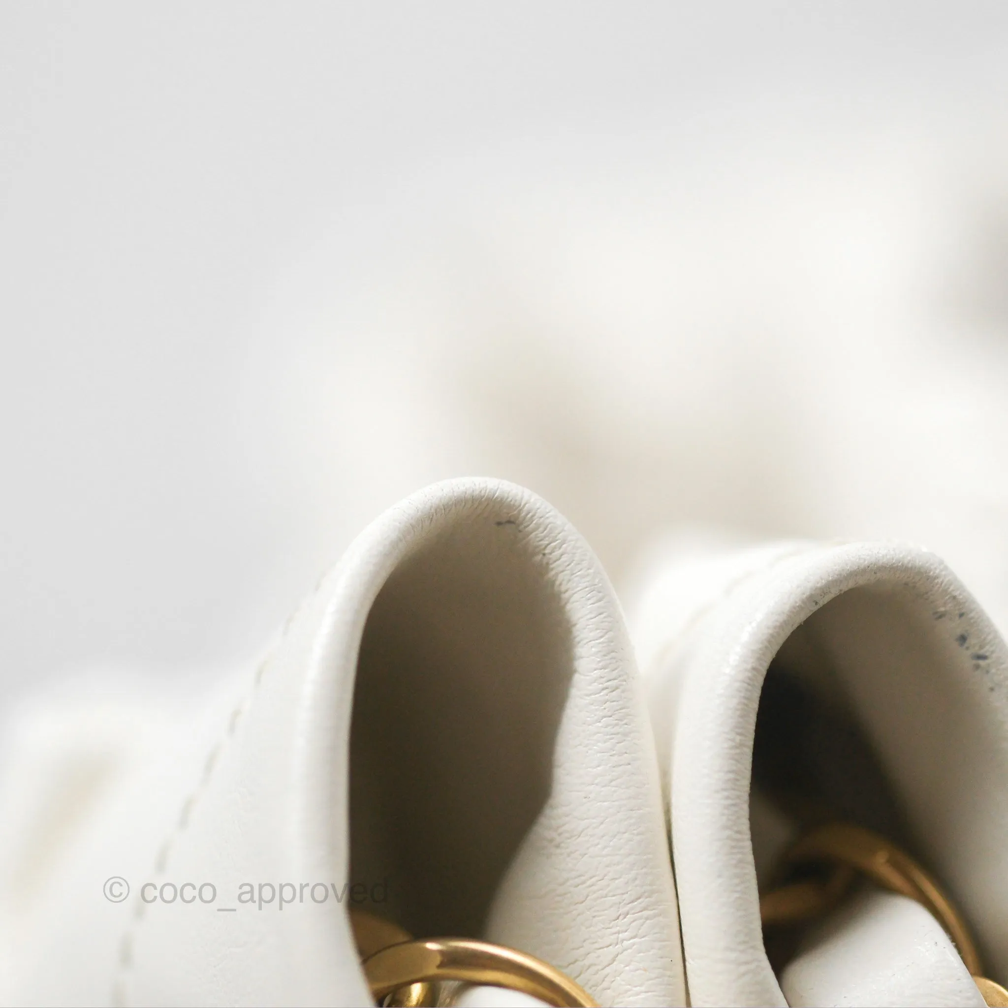 Chanel 22 Medium White Shiny Calfskin Aged Gold Hardware
