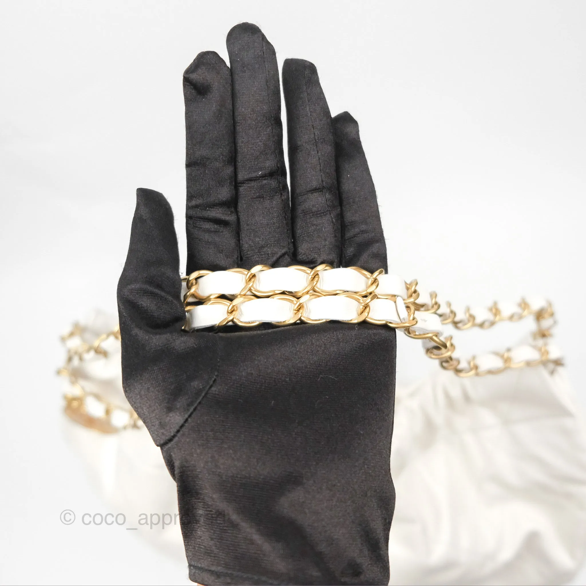 Chanel 22 Medium White Shiny Calfskin Aged Gold Hardware