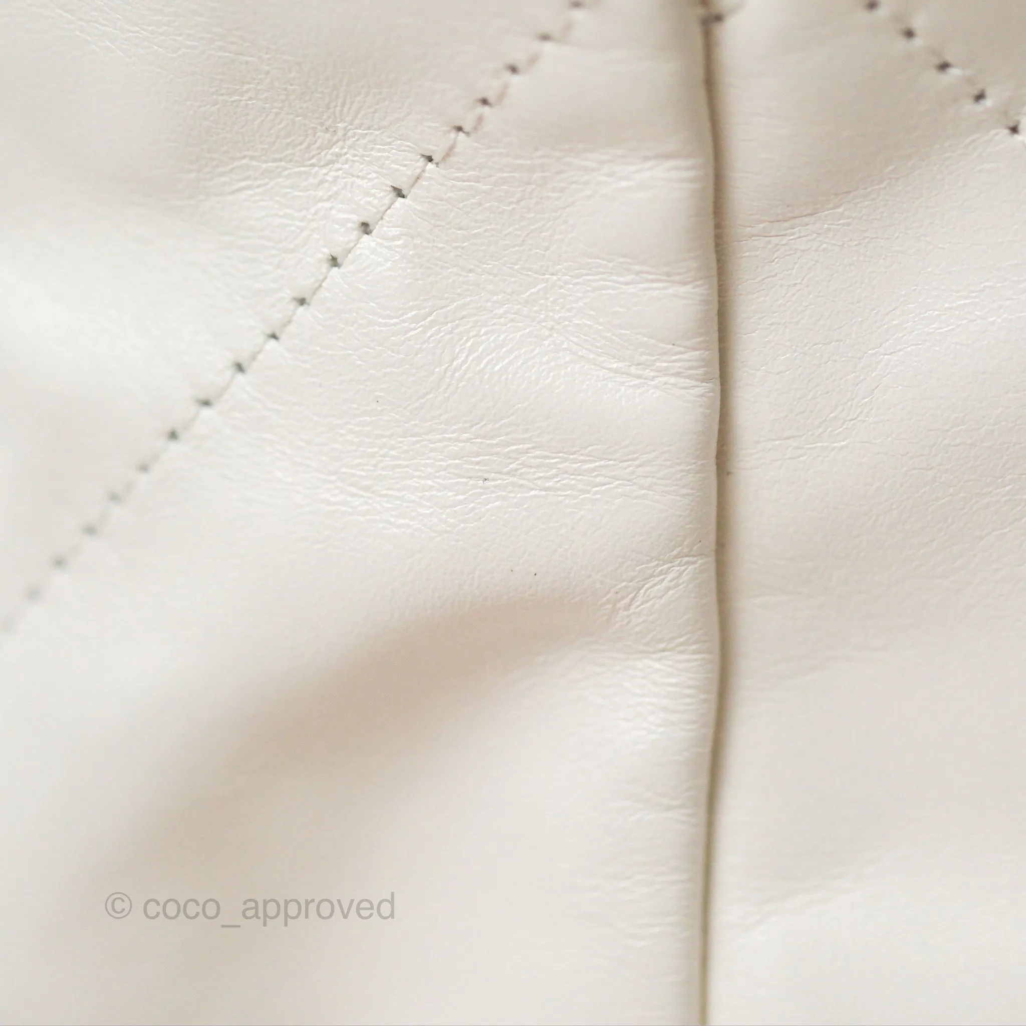 Chanel 22 Medium White Shiny Calfskin Aged Gold Hardware
