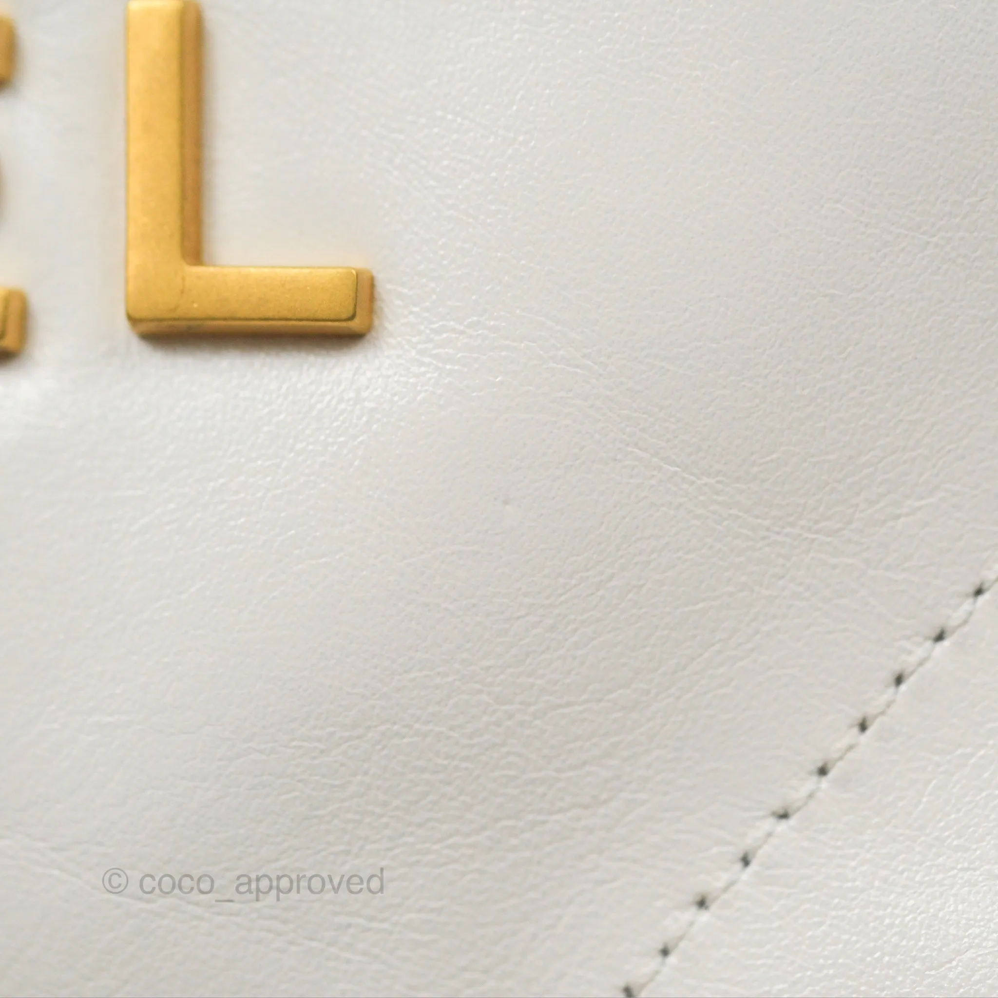 Chanel 22 Medium White Shiny Calfskin Aged Gold Hardware