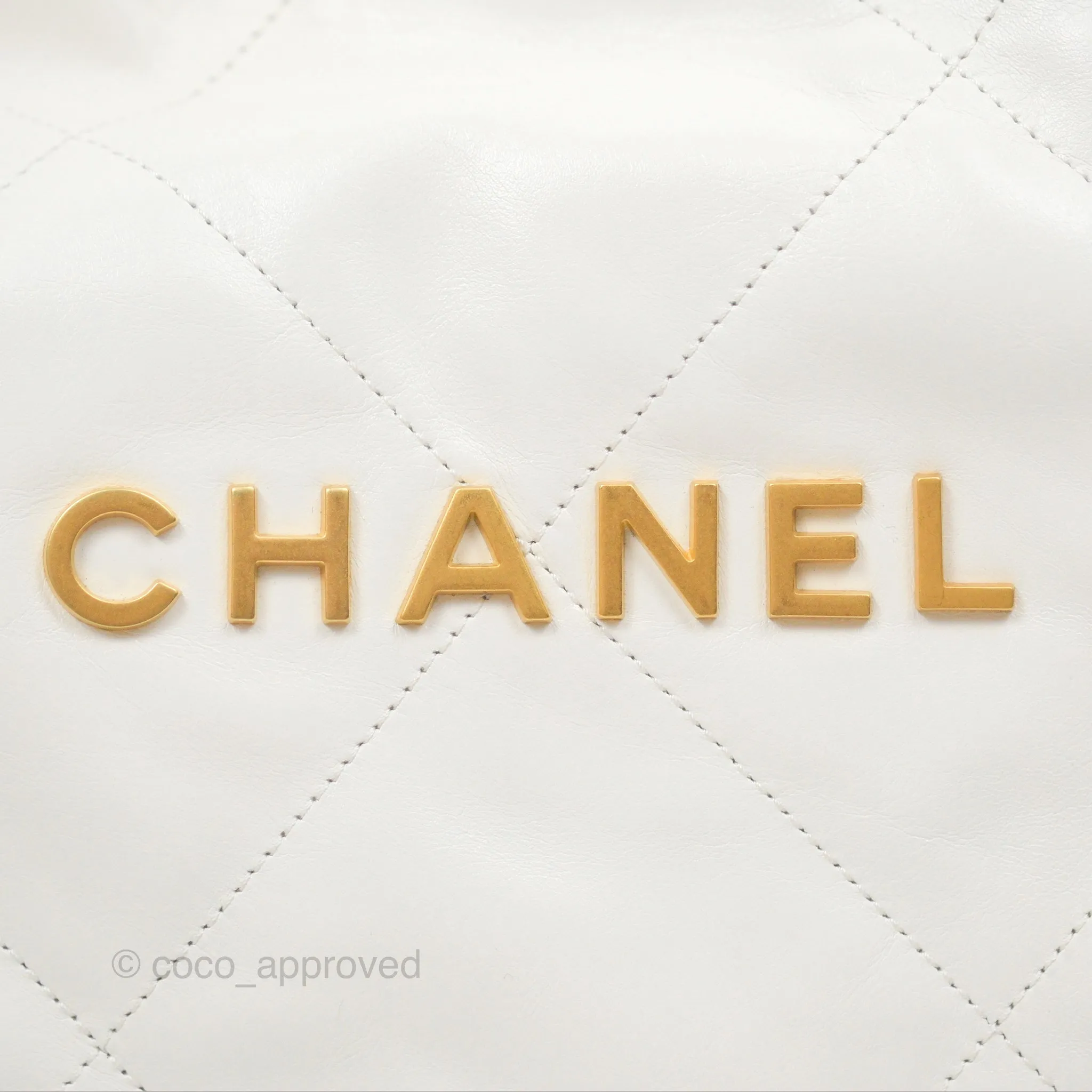 Chanel 22 Medium White Shiny Calfskin Aged Gold Hardware