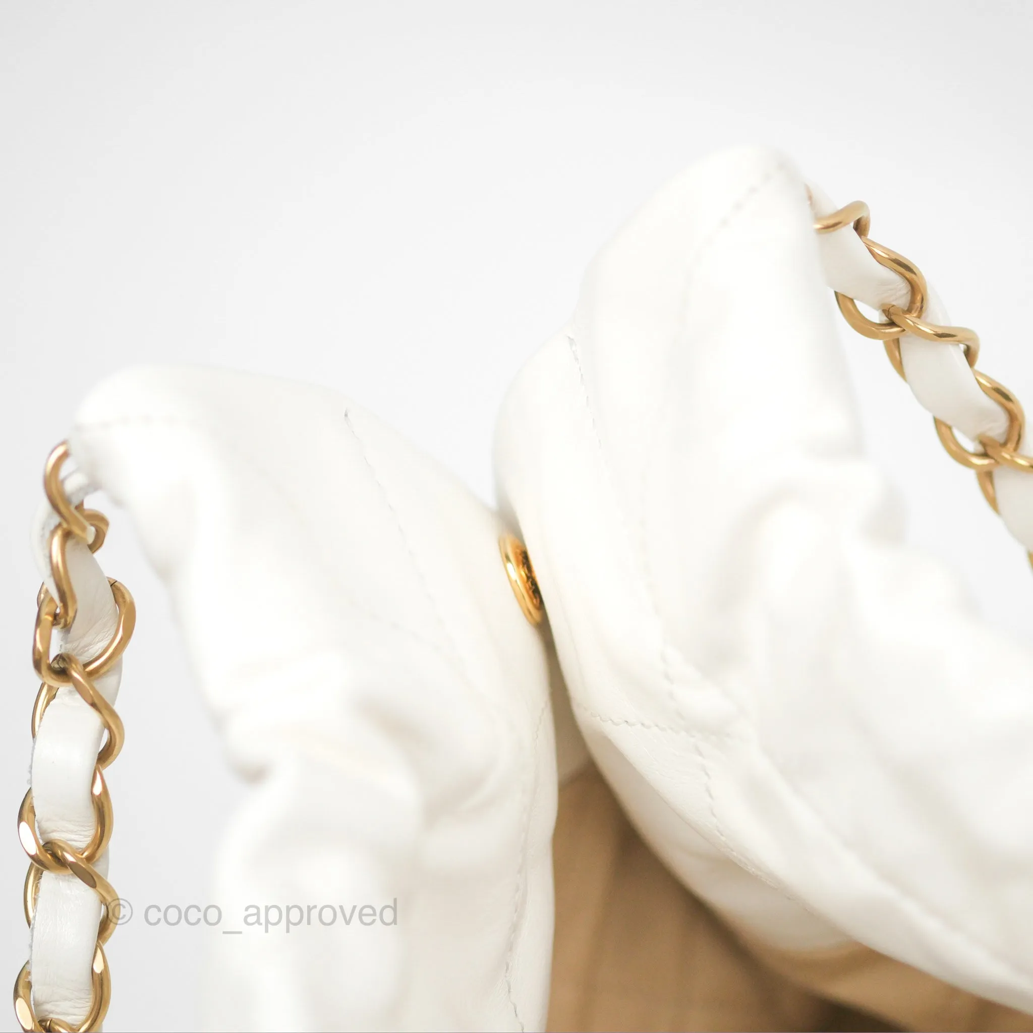 Chanel 22 Medium White Shiny Calfskin Aged Gold Hardware