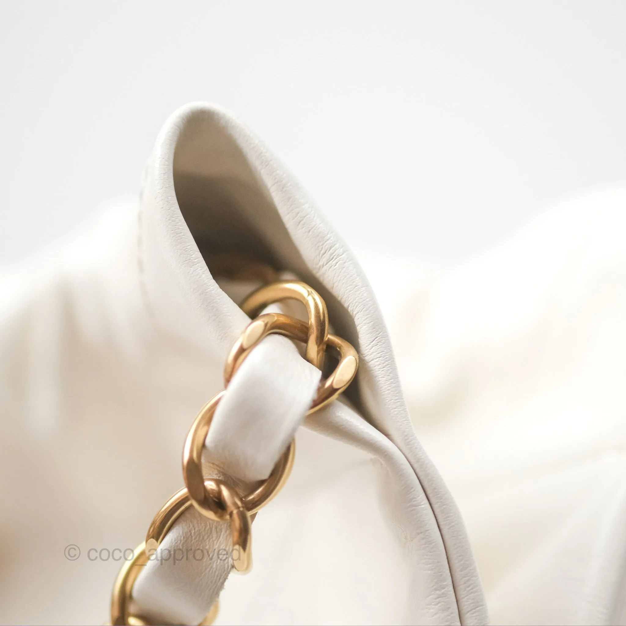 Chanel 22 Medium White Shiny Calfskin Aged Gold Hardware