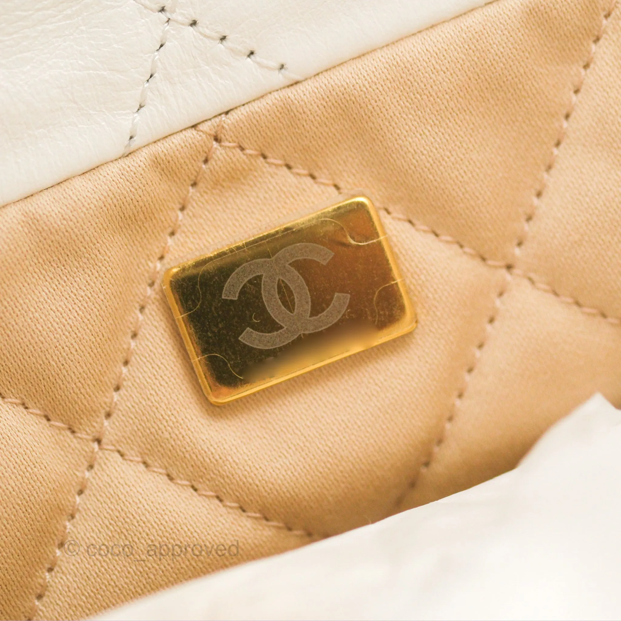 Chanel 22 Medium White Shiny Calfskin Aged Gold Hardware