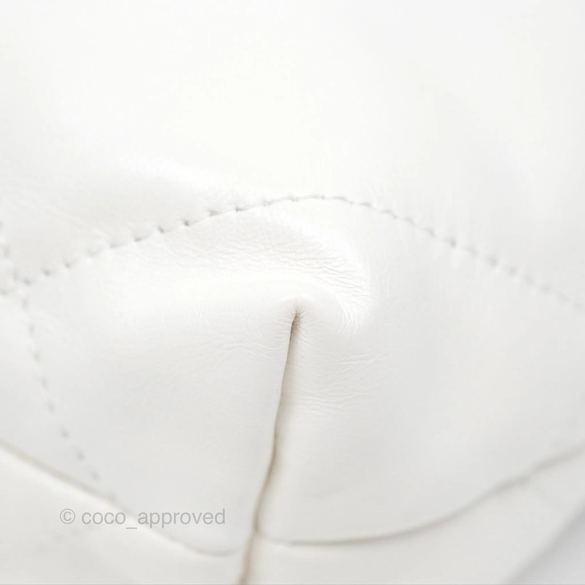 Chanel 22 Mini Bag White Shiny Crumpled Calfskin