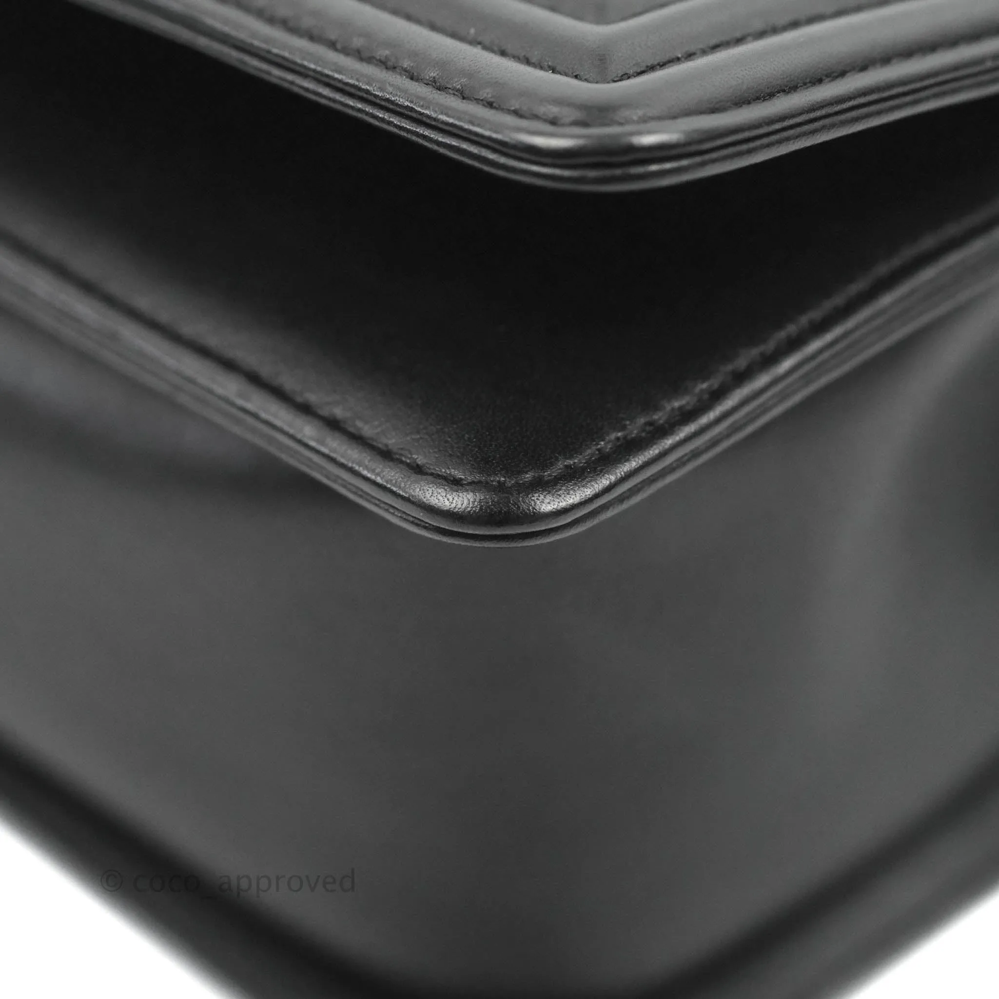 Chanel Chevron Medium Boy Black Calfskin Gold Hardware