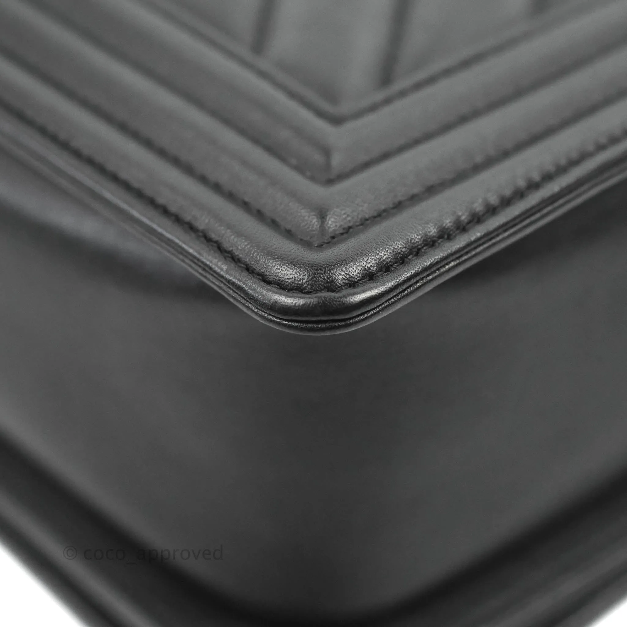 Chanel Chevron Medium Boy Black Calfskin Gold Hardware