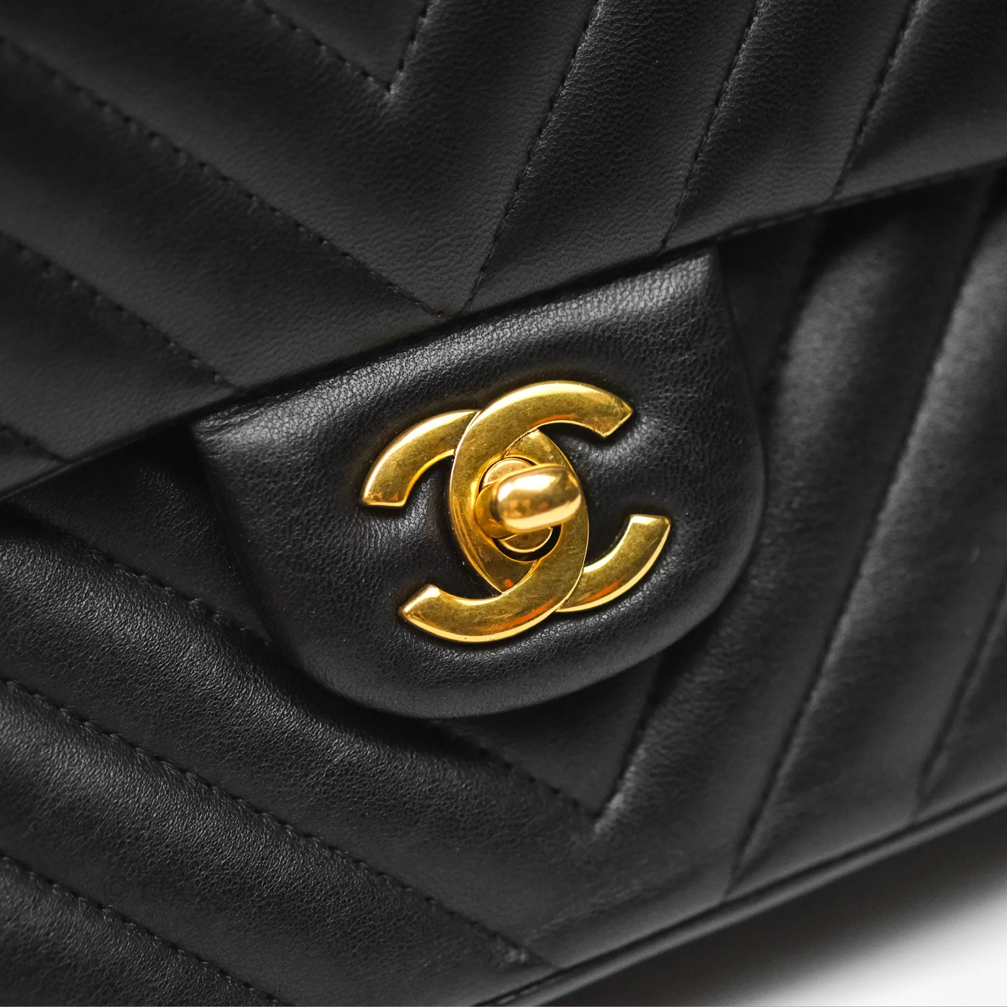 Chanel Classic M/L Medium Flap Chevron Black Lambskin Gold Hardware