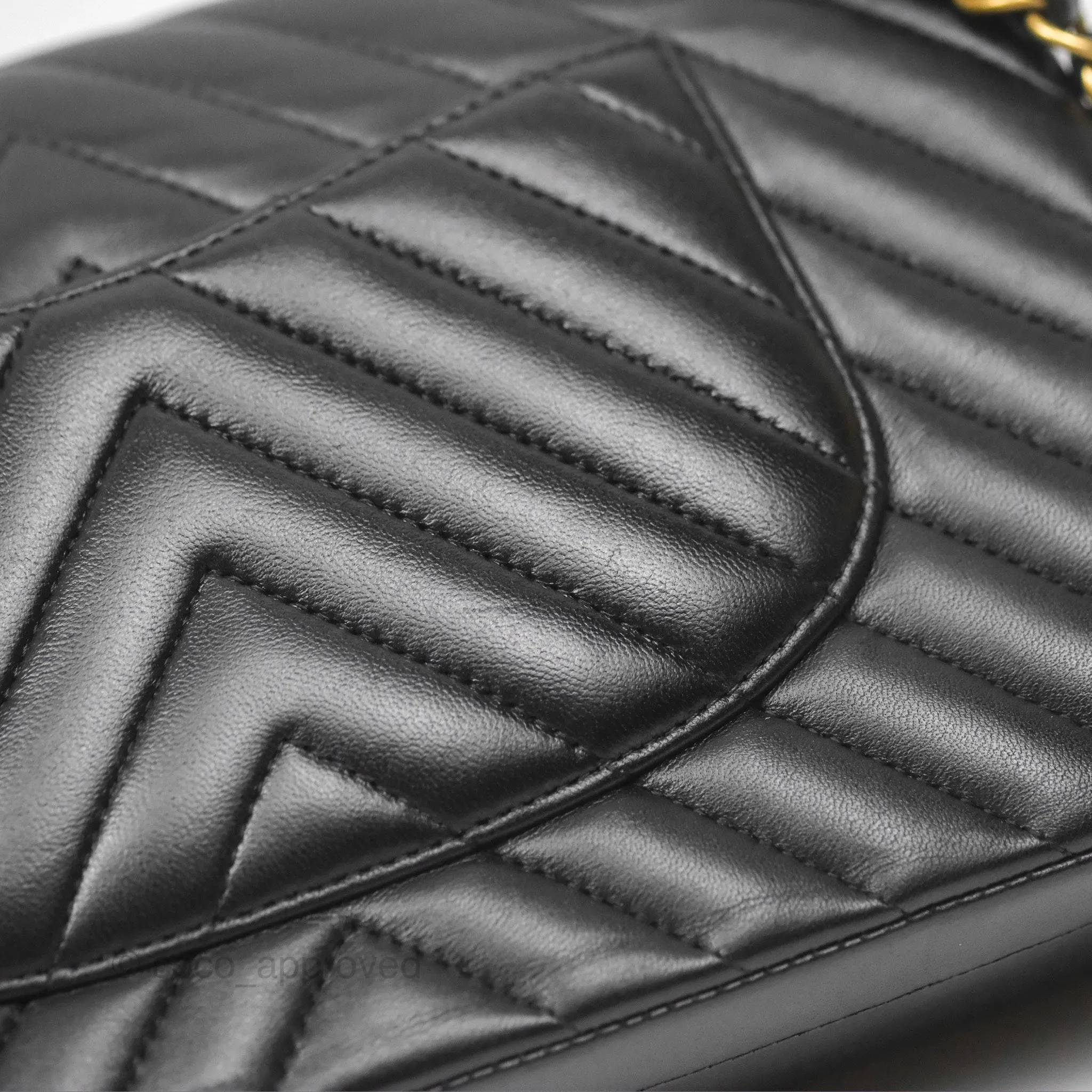 Chanel Classic M/L Medium Flap Chevron Black Lambskin Gold Hardware