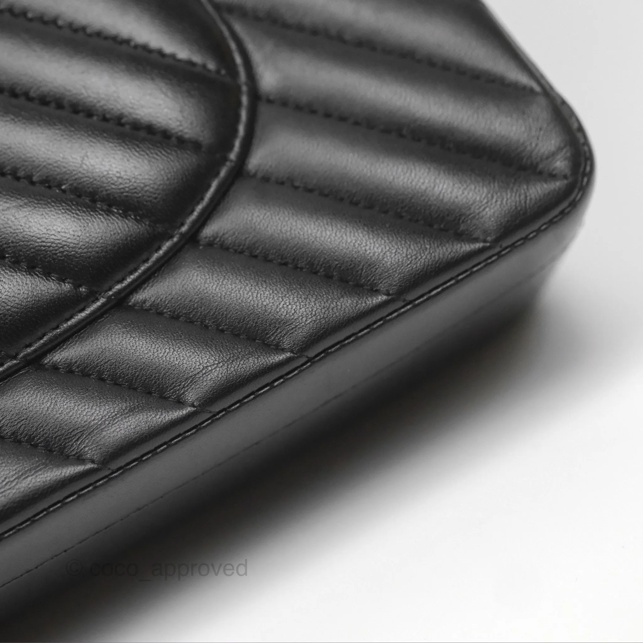 Chanel Classic M/L Medium Flap Chevron Black Lambskin Gold Hardware