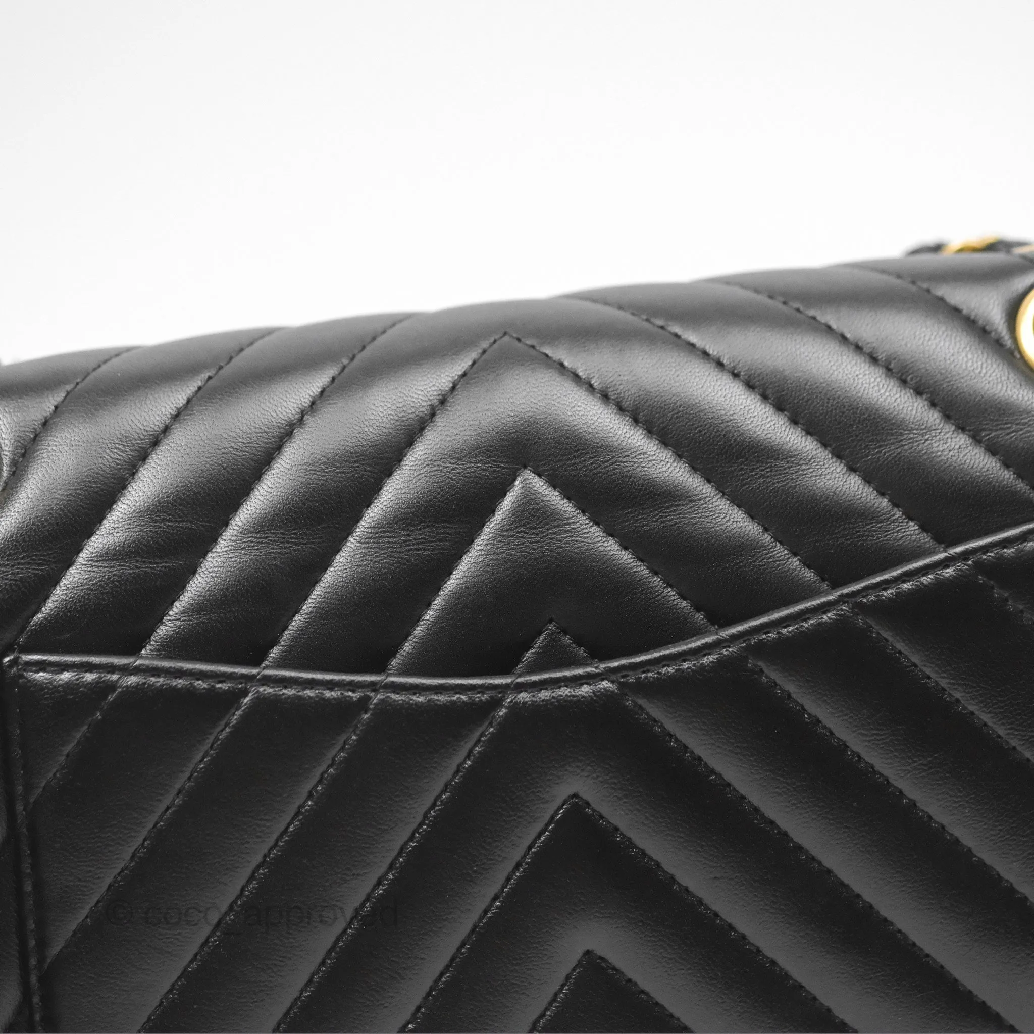 Chanel Classic M/L Medium Flap Chevron Black Lambskin Gold Hardware