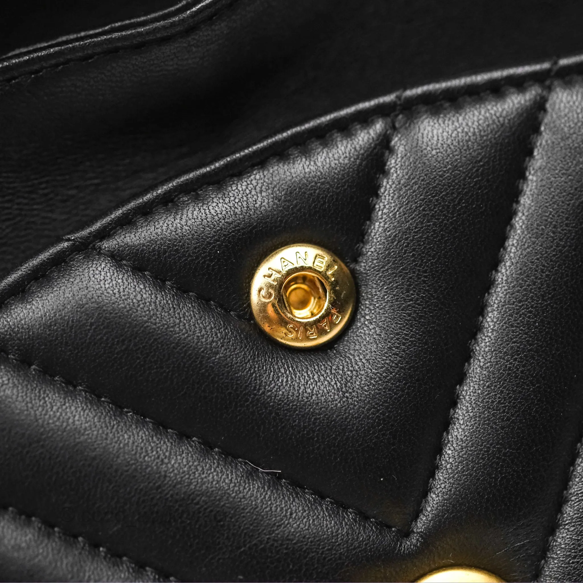 Chanel Classic M/L Medium Flap Chevron Black Lambskin Gold Hardware