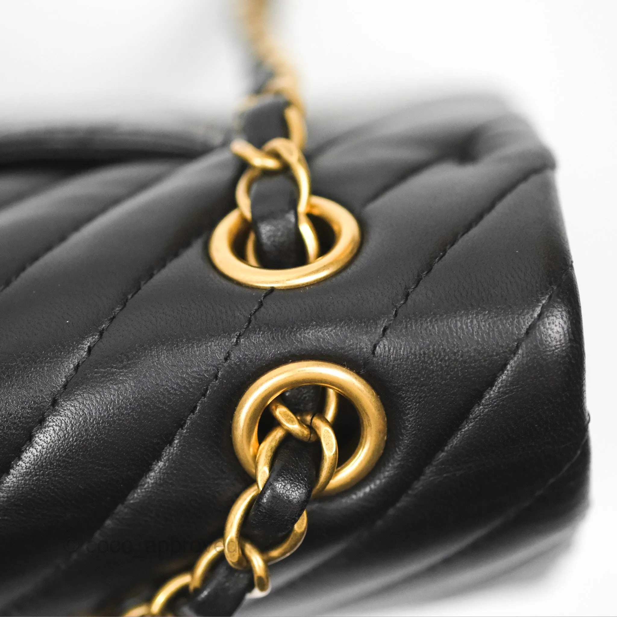 Chanel Classic M/L Medium Flap Chevron Black Lambskin Gold Hardware