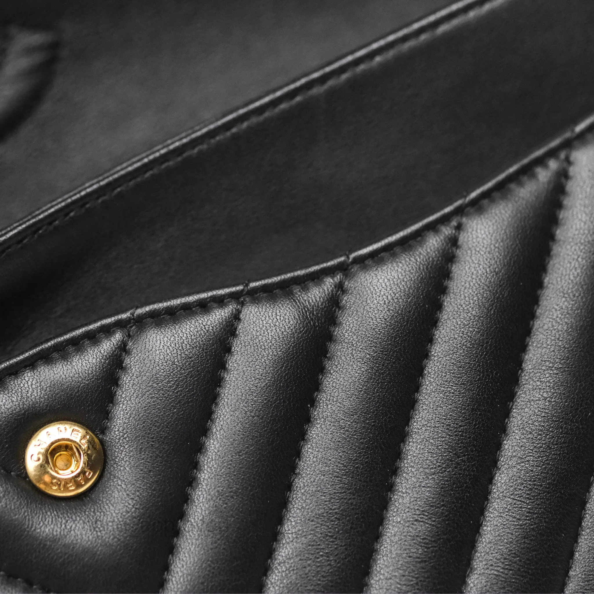 Chanel Classic M/L Medium Flap Chevron Black Lambskin Gold Hardware