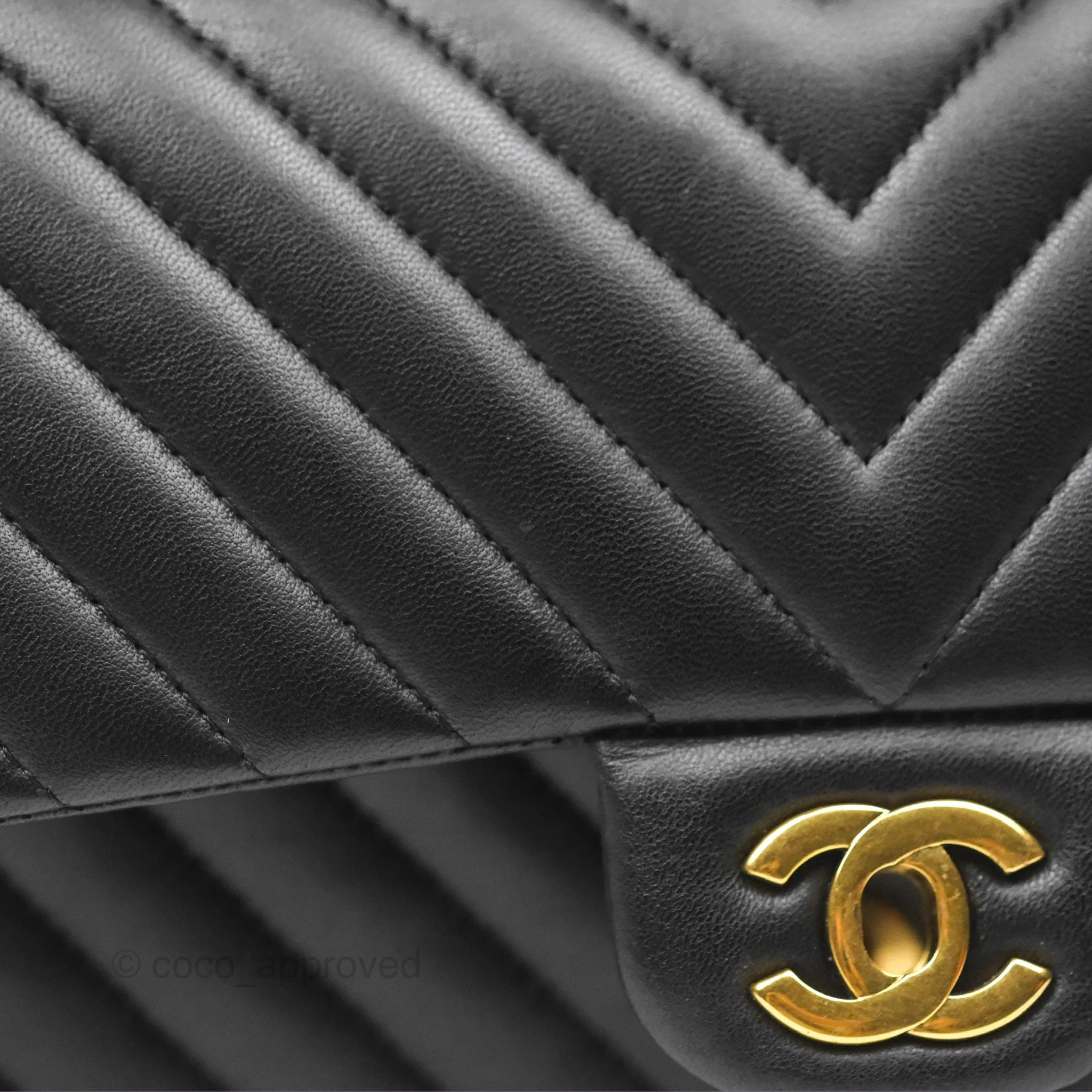 Chanel Classic M/L Medium Flap Chevron Black Lambskin Gold Hardware