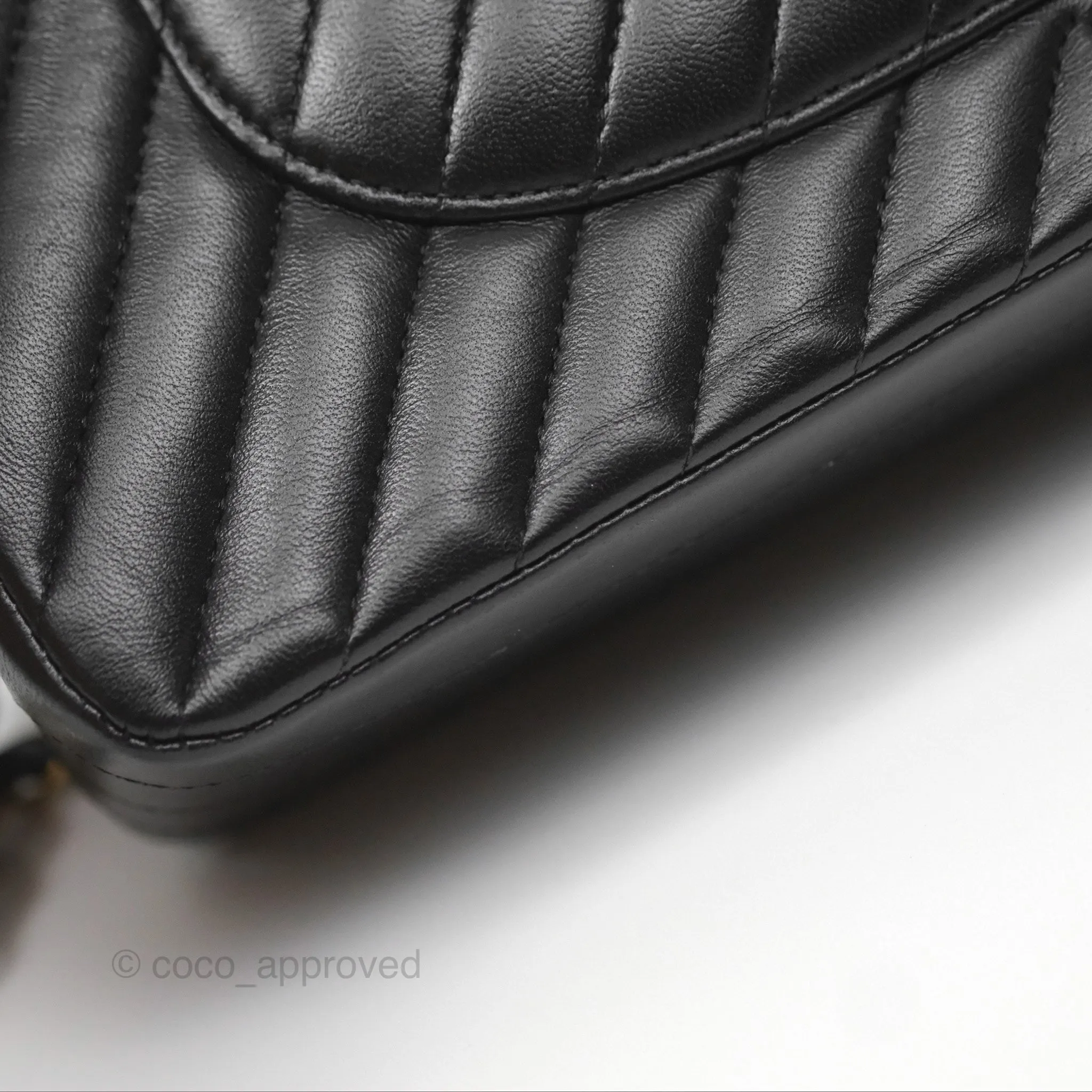 Chanel Classic M/L Medium Flap Chevron Black Lambskin Gold Hardware