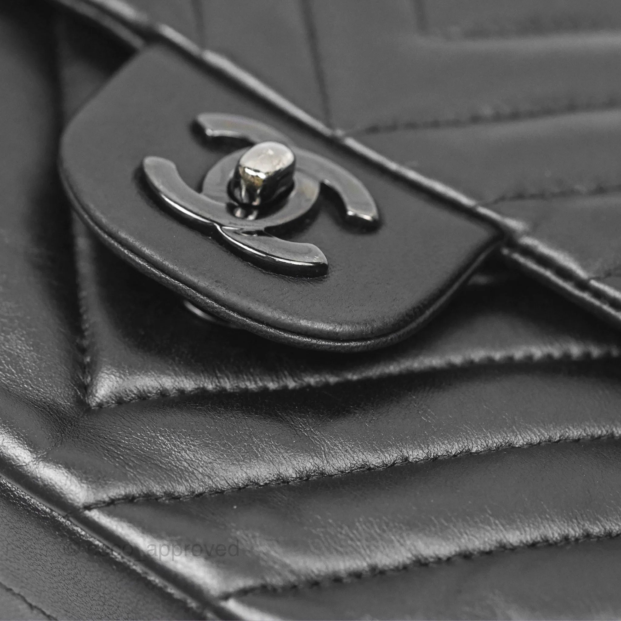Chanel Classic M/L Medium Flap Chevron So Black Calfskin