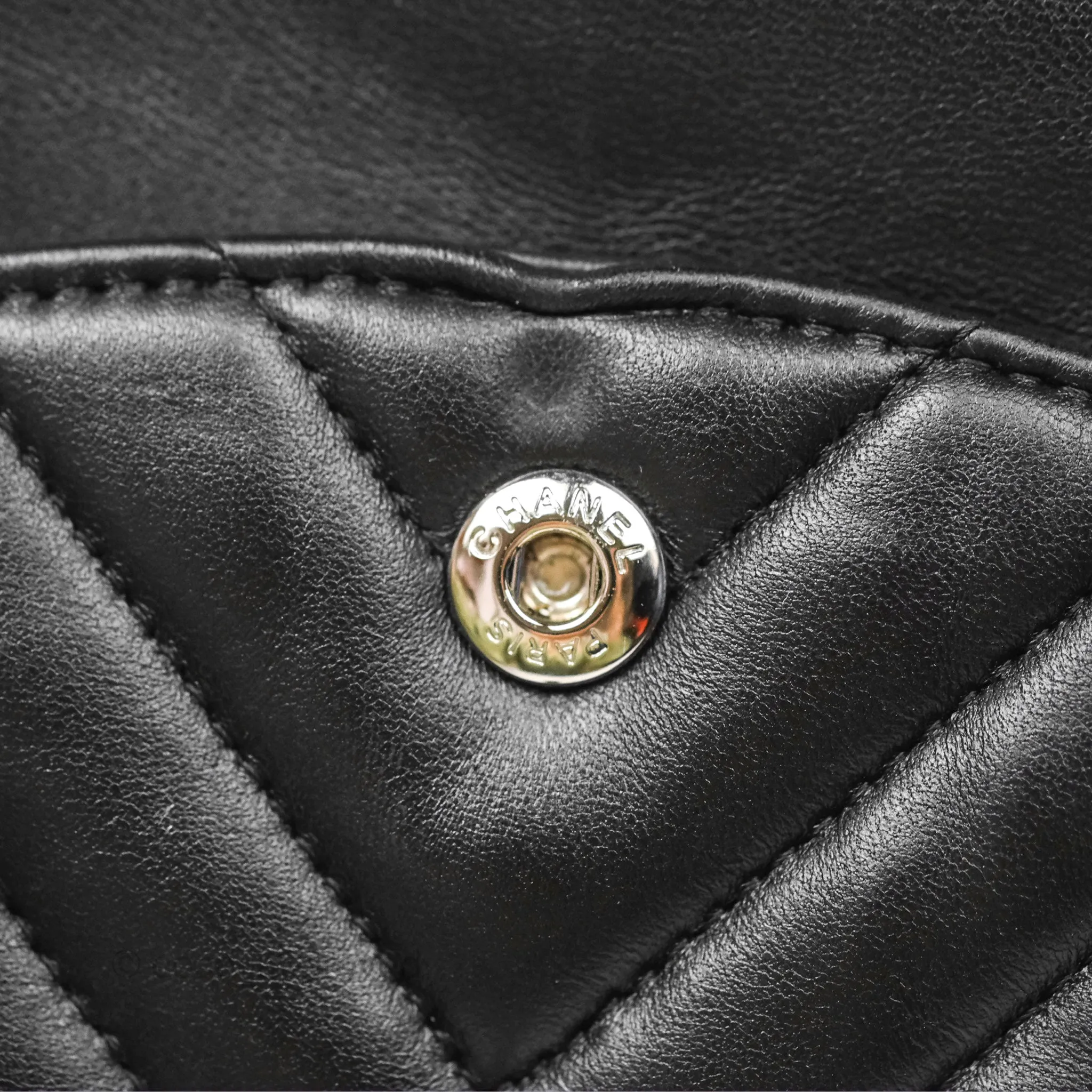Chanel Classic M/L Medium Flap Chevron So Black Calfskin