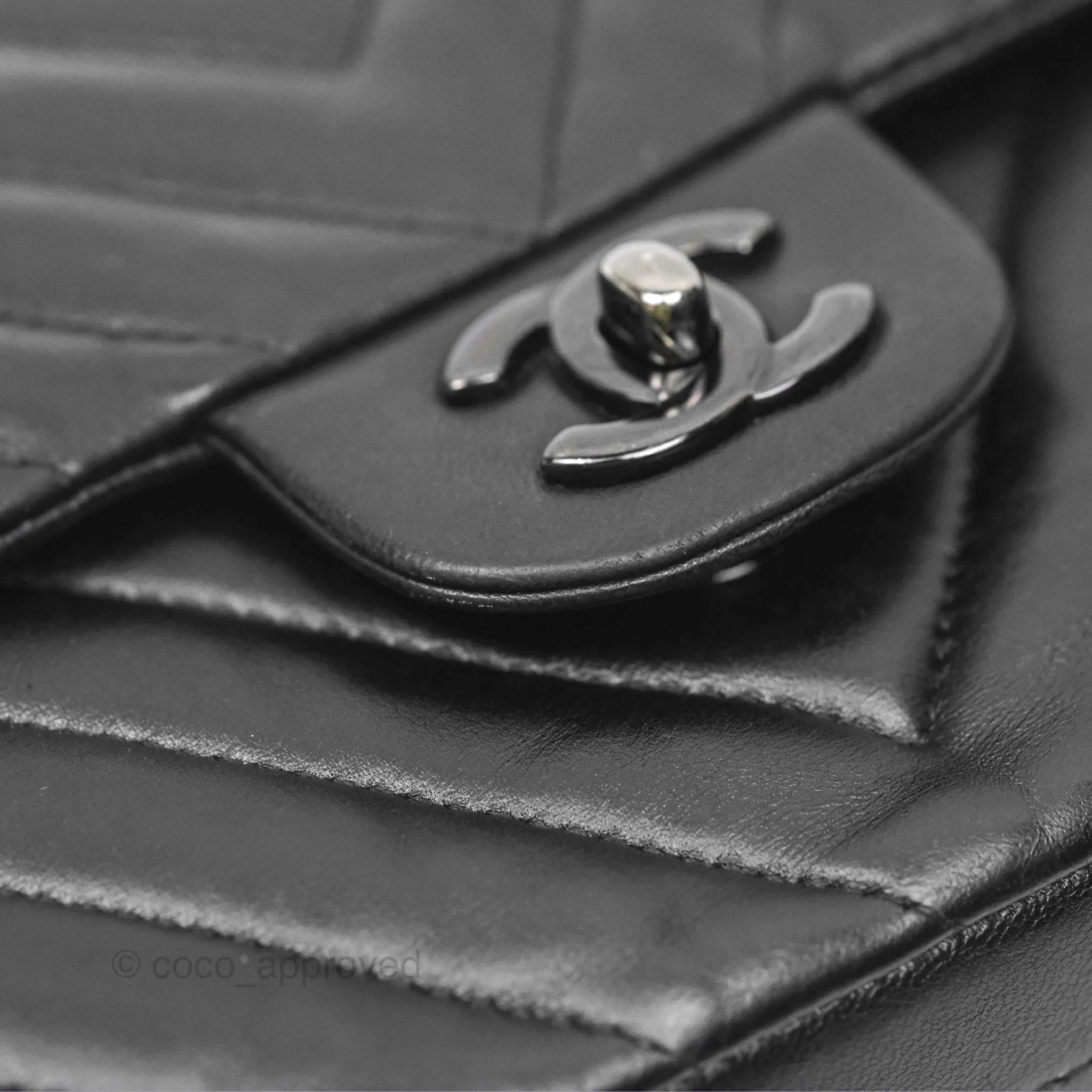 Chanel Classic M/L Medium Flap Chevron So Black Calfskin