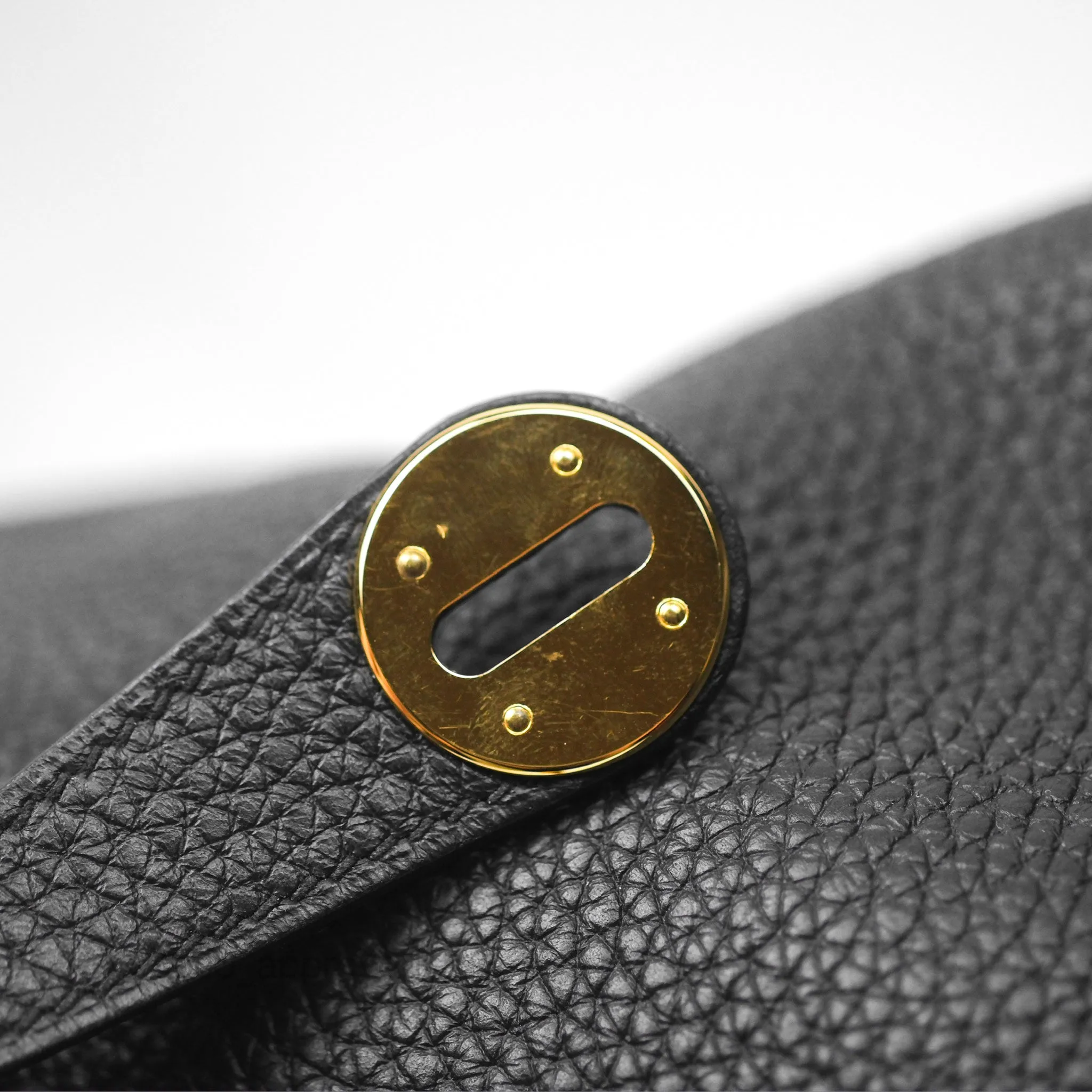 Herms Lindy 26 Black Noir 89 Clemence Gold Hardware
