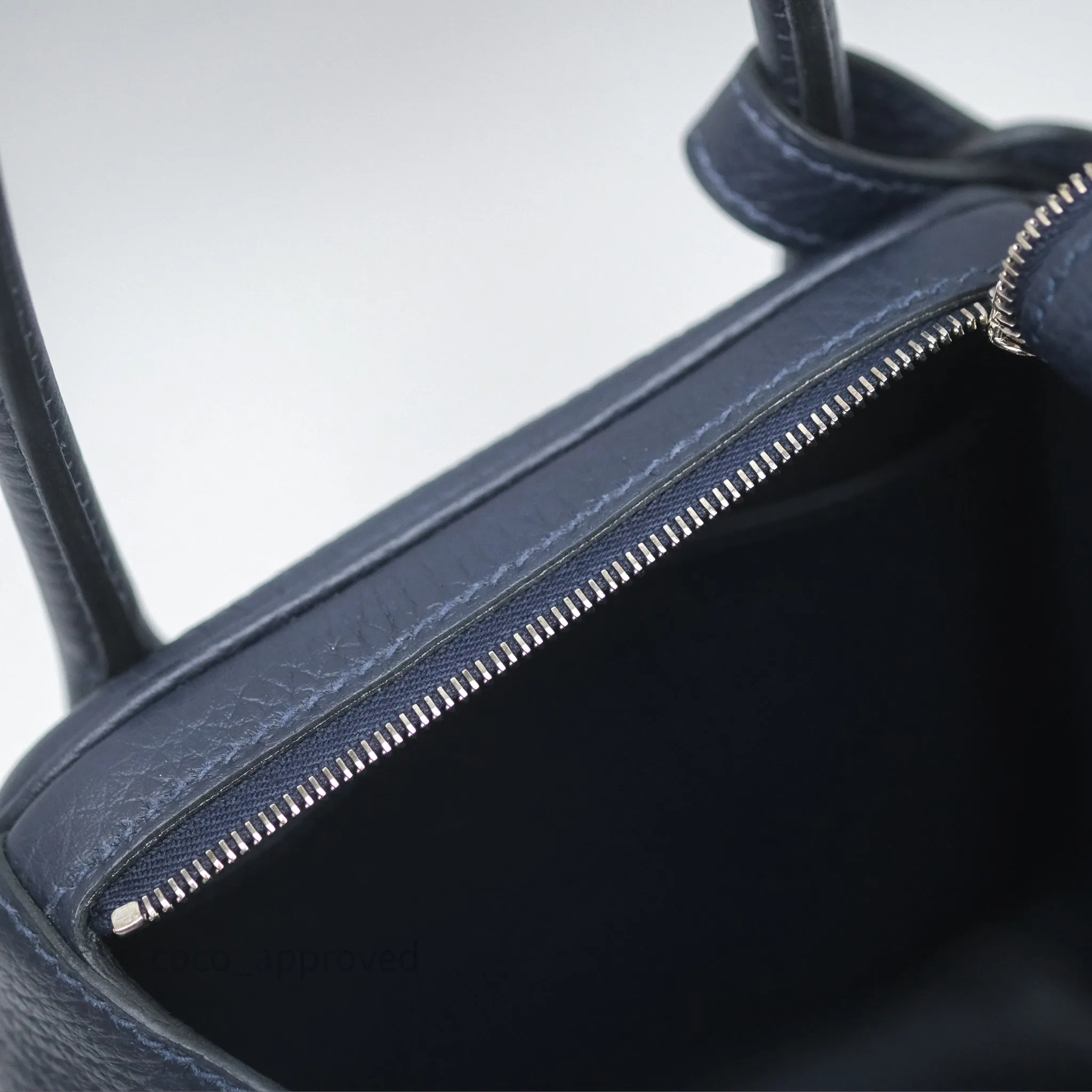 Herms Lindy 26 Bleu Nuit 2Z Taurillon Clemence Palladium Hardware