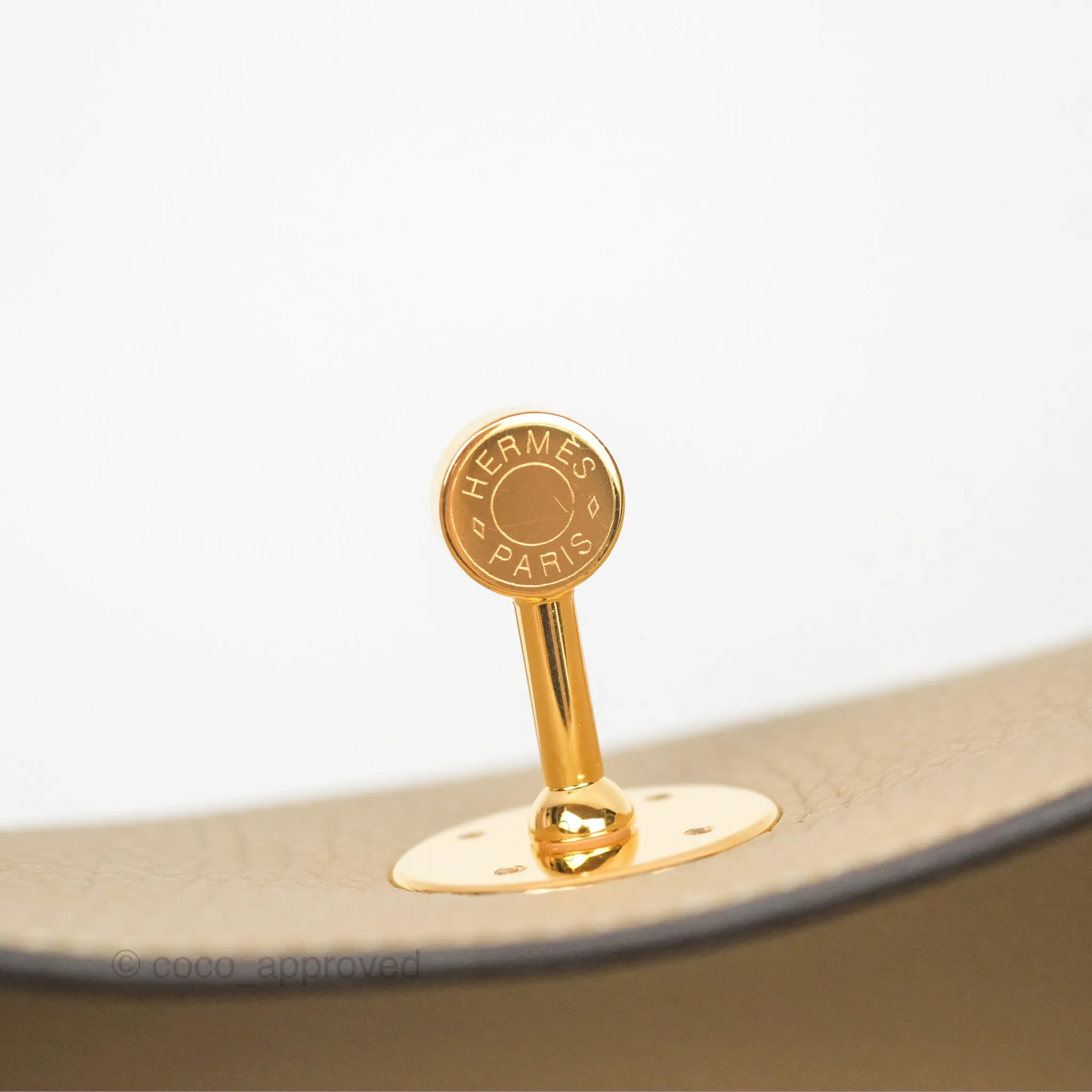 Herms Lindy 26 Trench Clemence Gold Hardware
