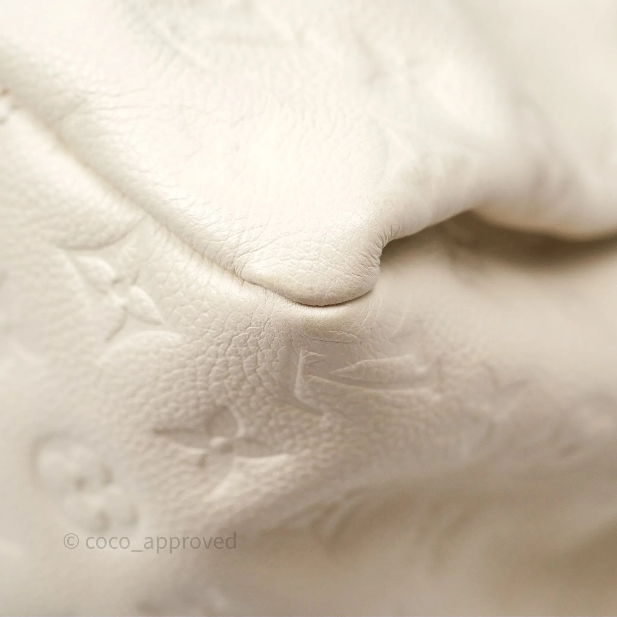 Louis Vuitton Artsy Monogram Empreinte MM Ivory