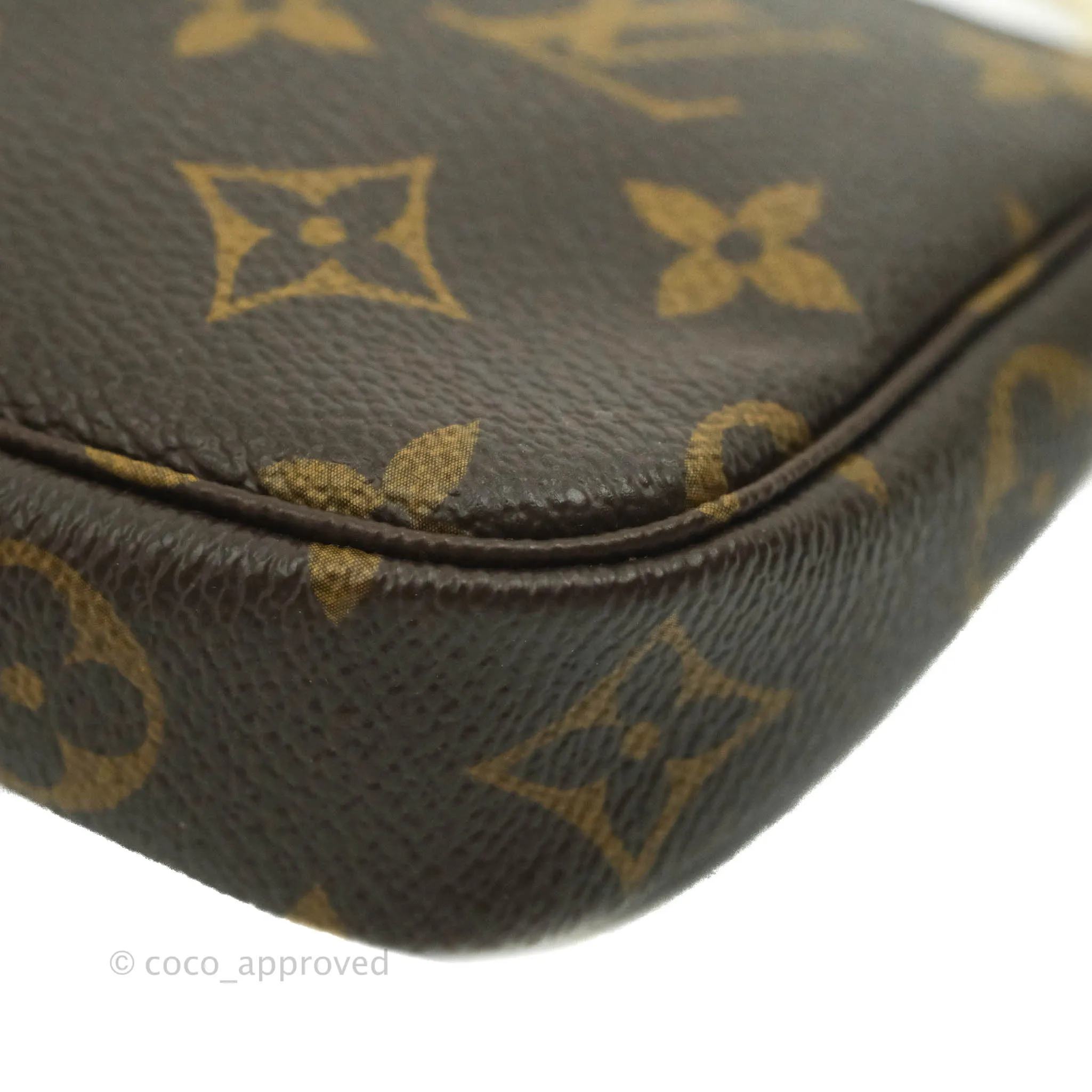 Louis Vuitton Mini Pochette Accessories Monogram Christmas London Edition 2021