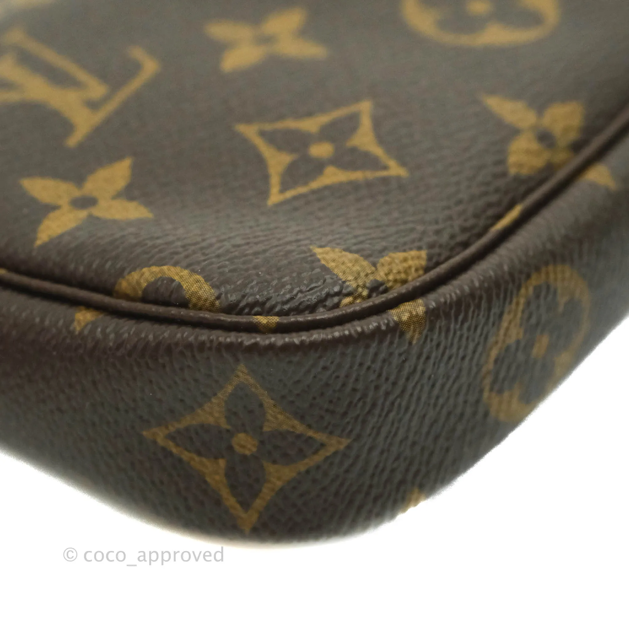 Louis Vuitton Mini Pochette Accessories Monogram Christmas London Edition 2021