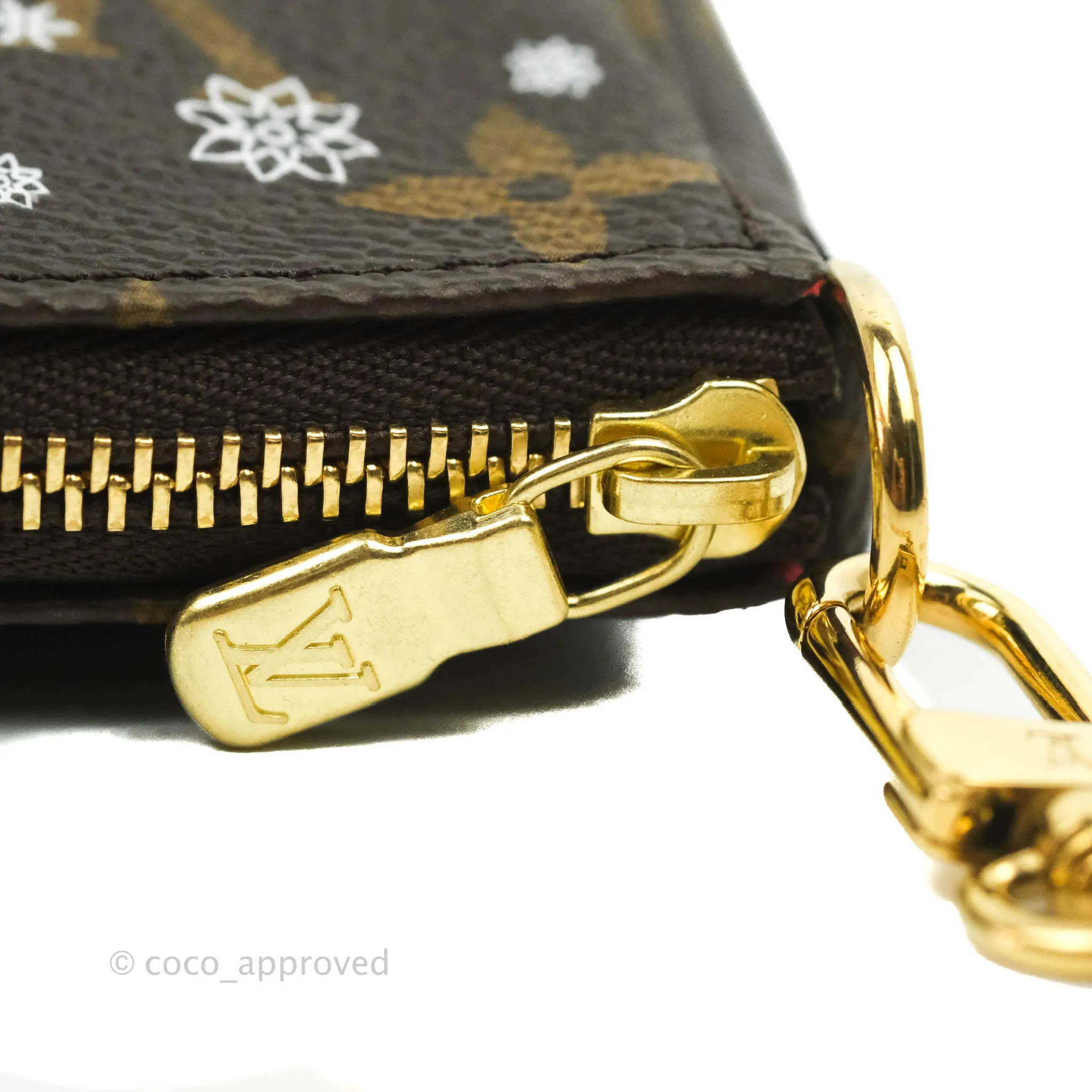 Louis Vuitton Mini Pochette Accessories Monogram Christmas London Edition 2021