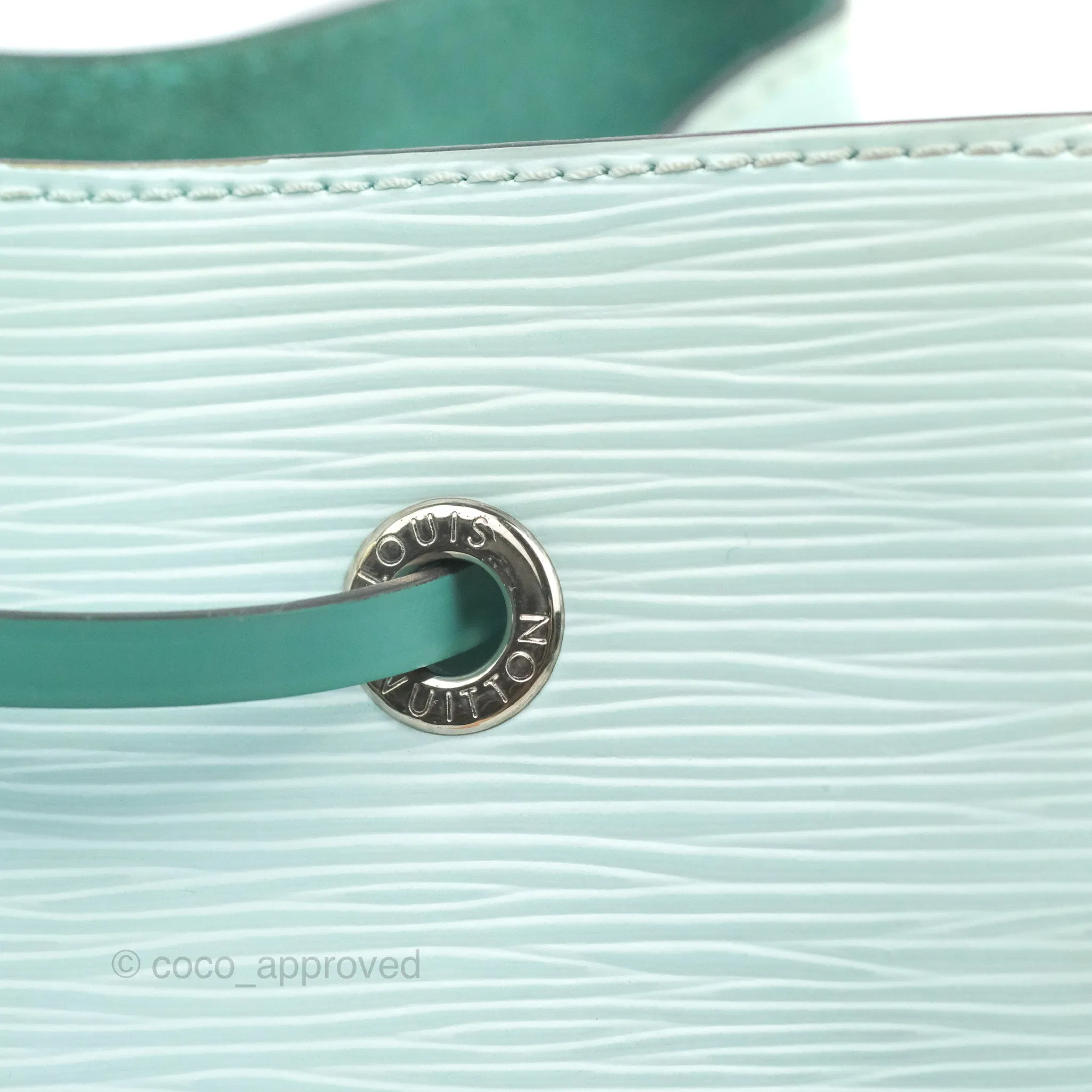 Louis Vuitton Neonoe BB Epi Seaside Green