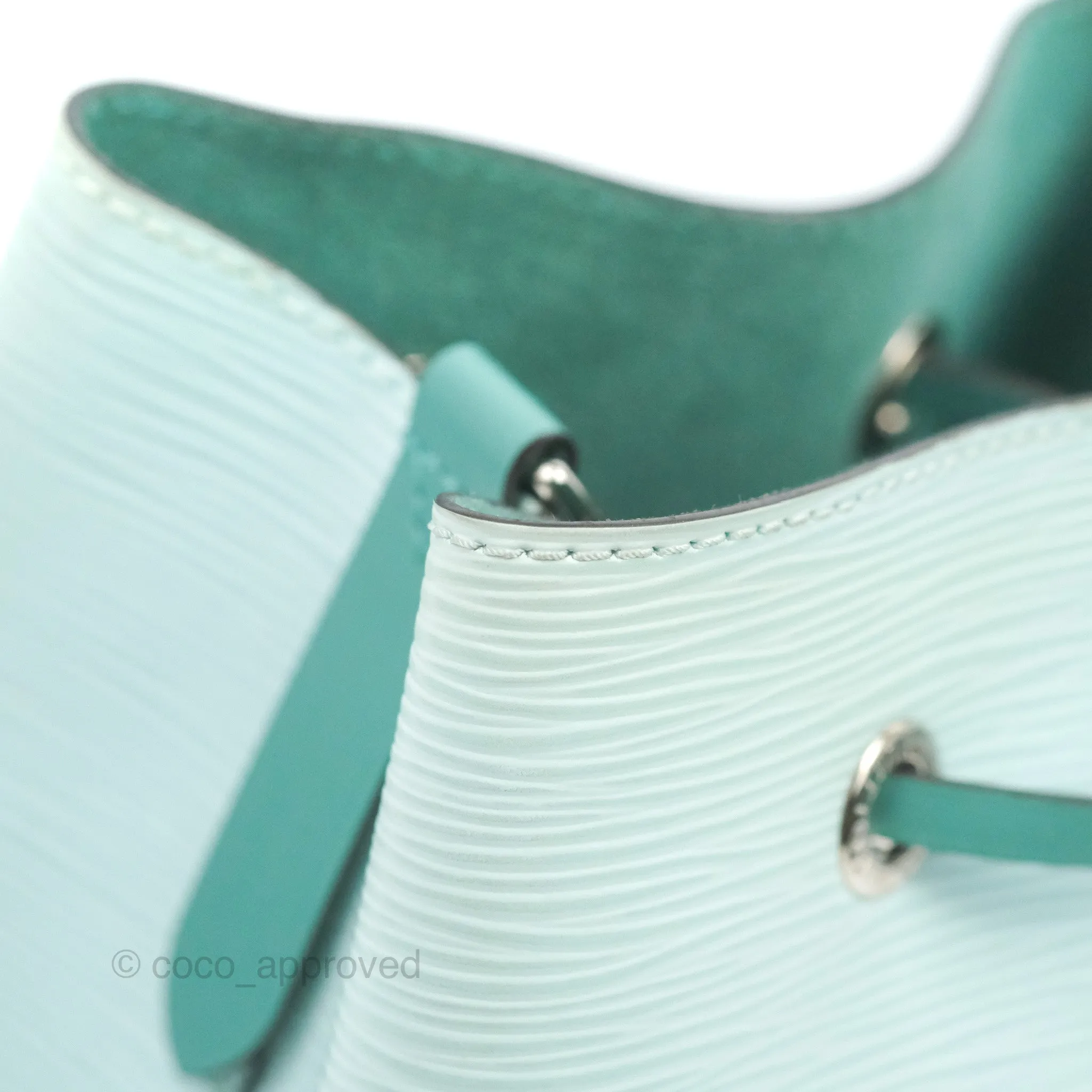 Louis Vuitton Neonoe BB Epi Seaside Green