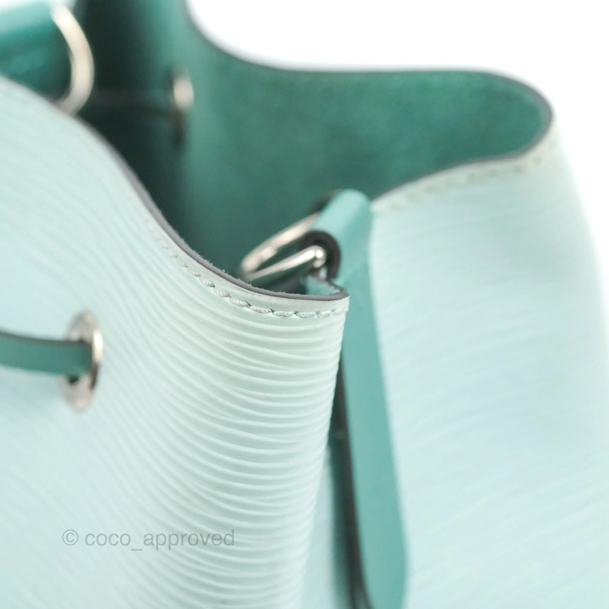 Louis Vuitton Neonoe BB Epi Seaside Green