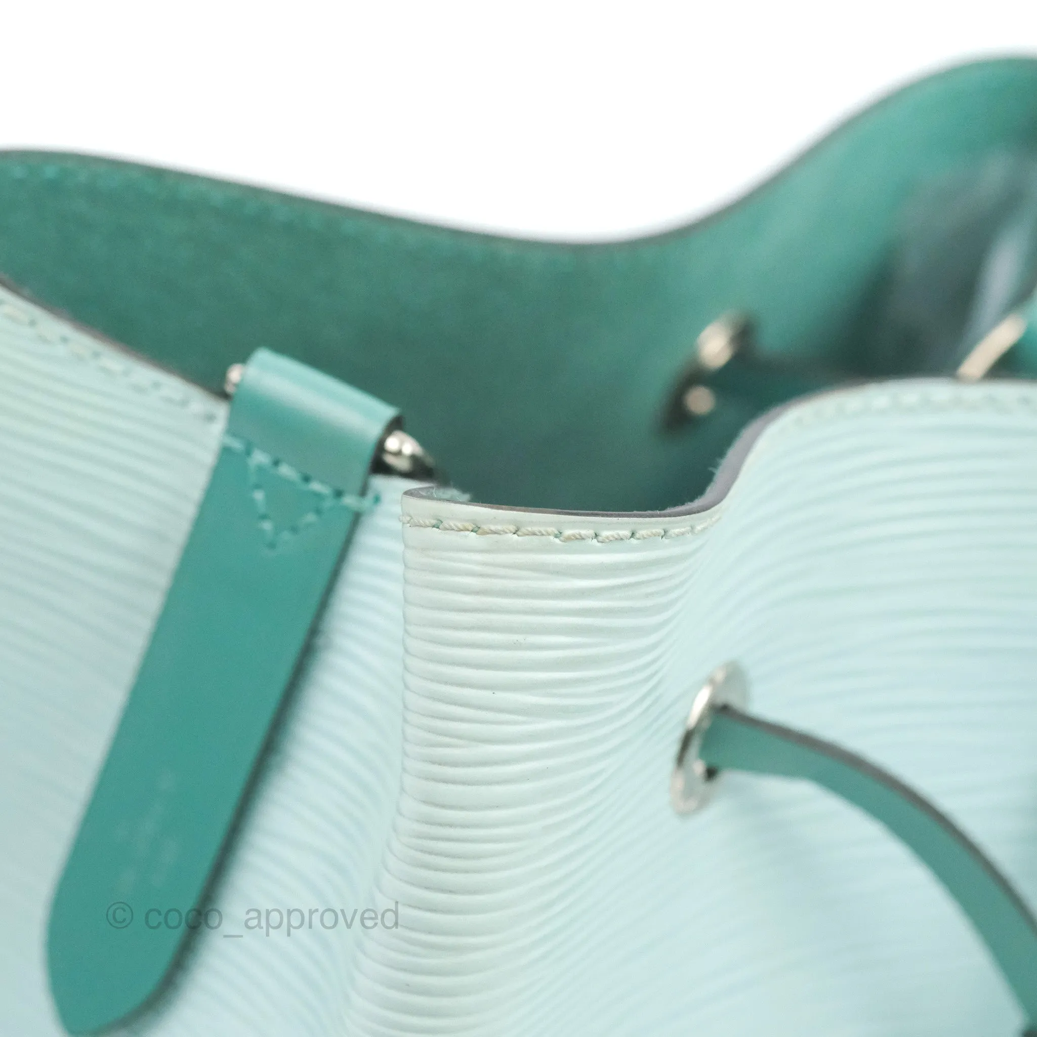 Louis Vuitton Neonoe BB Epi Seaside Green