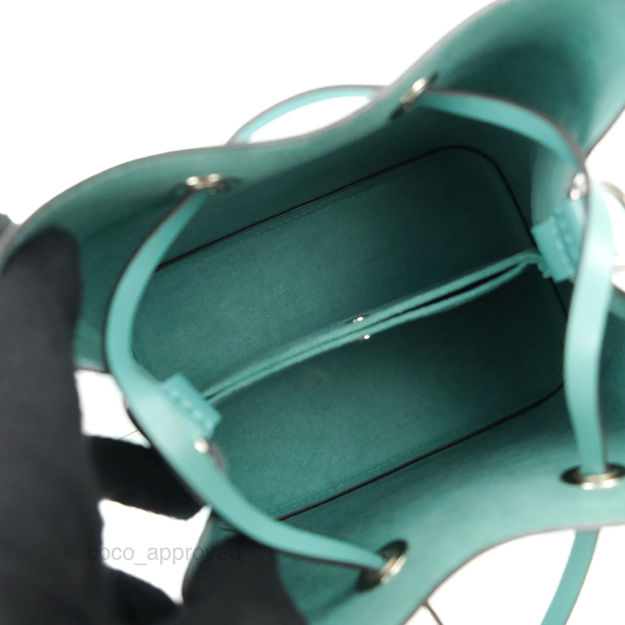 Louis Vuitton Neonoe BB Epi Seaside Green