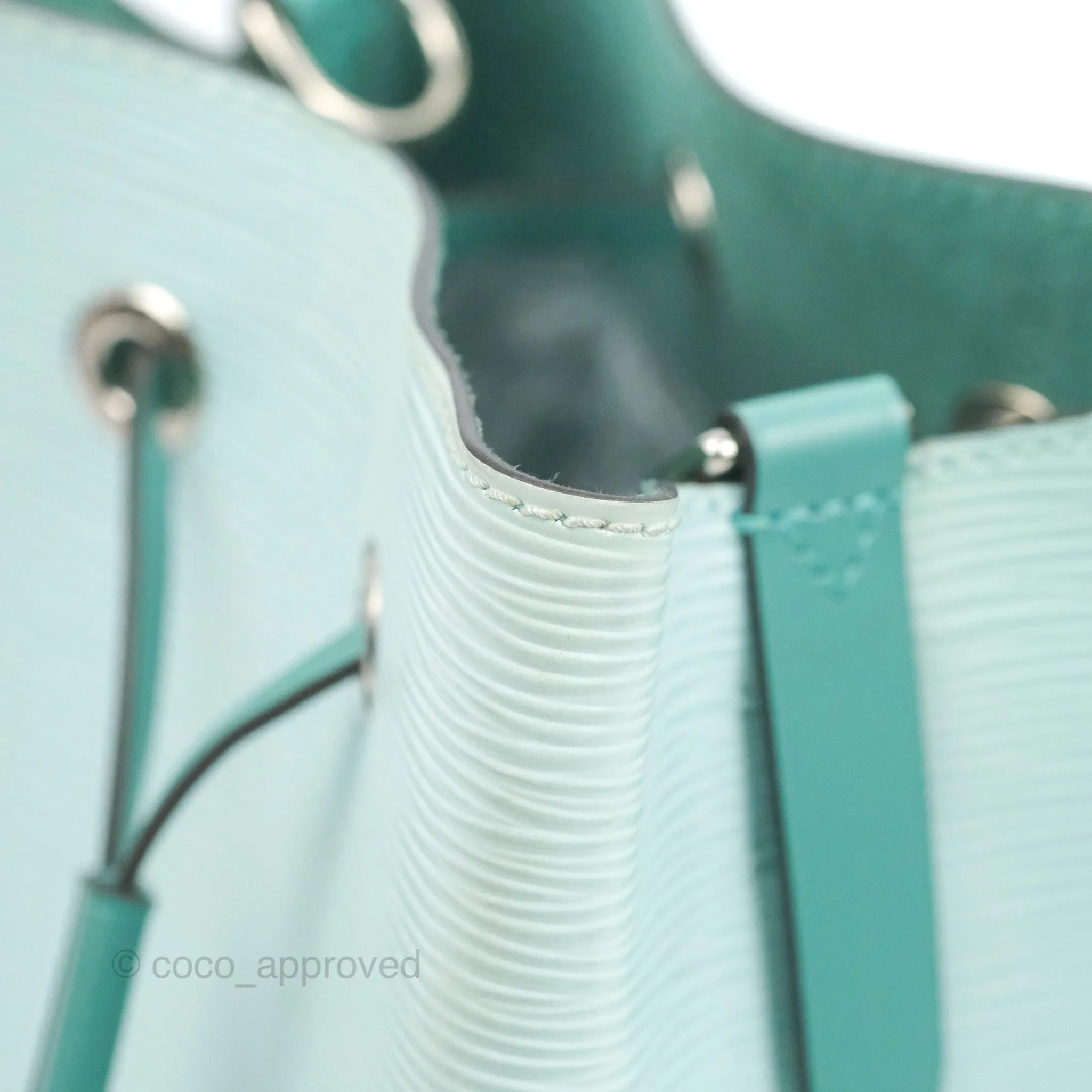Louis Vuitton Neonoe BB Epi Seaside Green