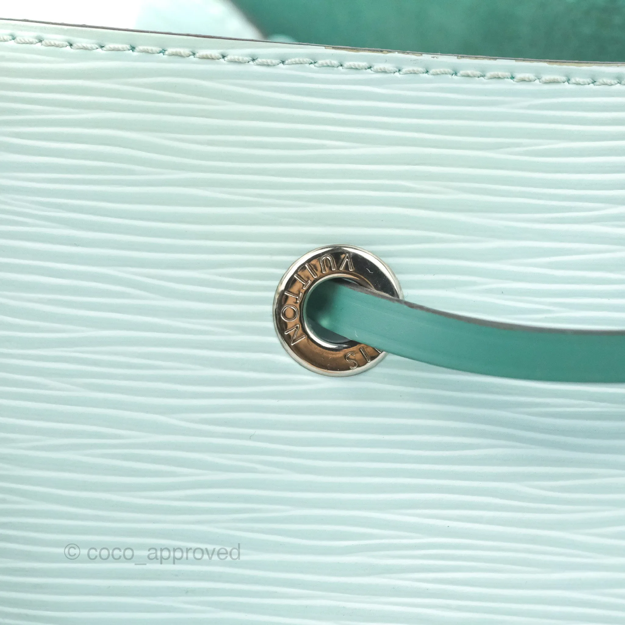Louis Vuitton Neonoe BB Epi Seaside Green