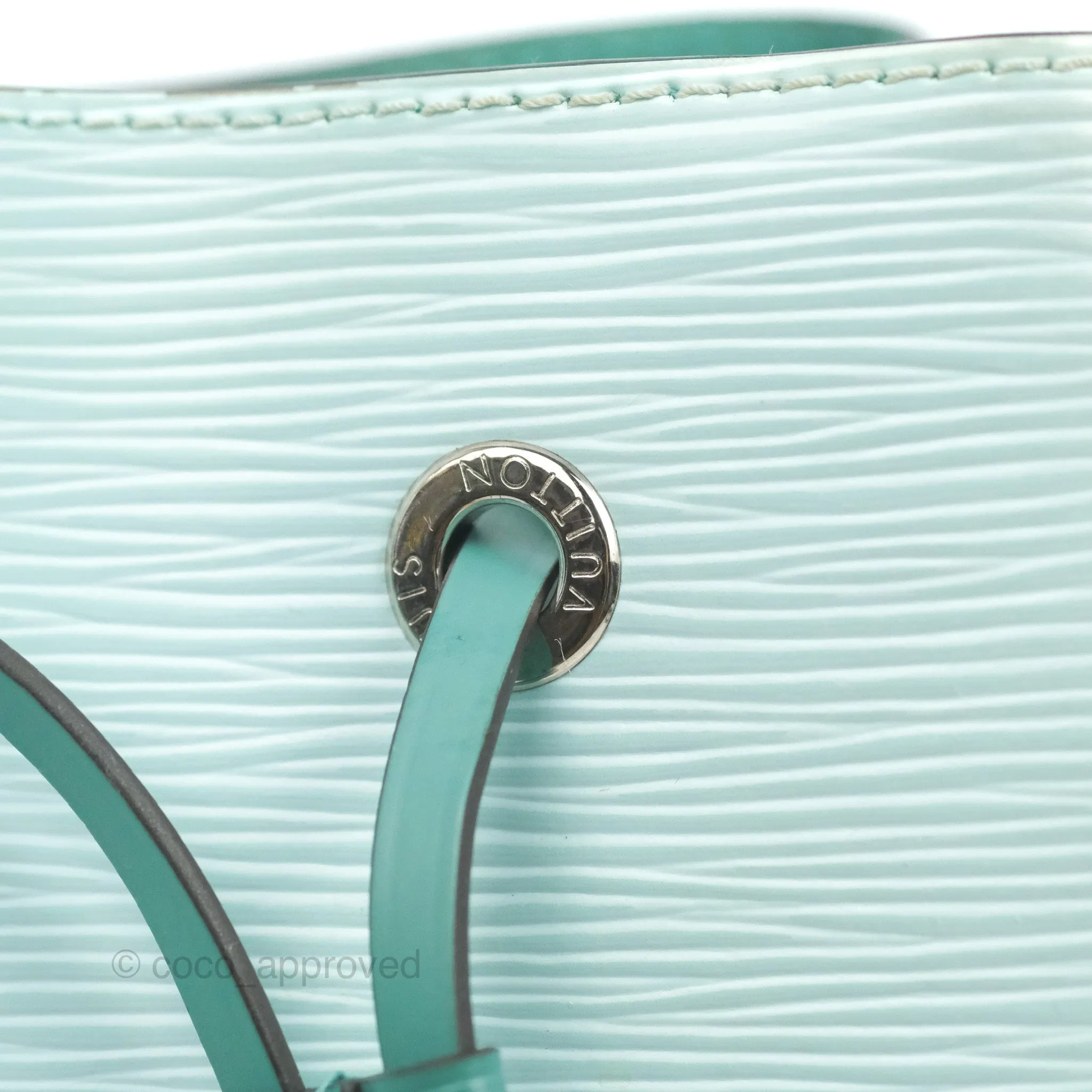 Louis Vuitton Neonoe BB Epi Seaside Green