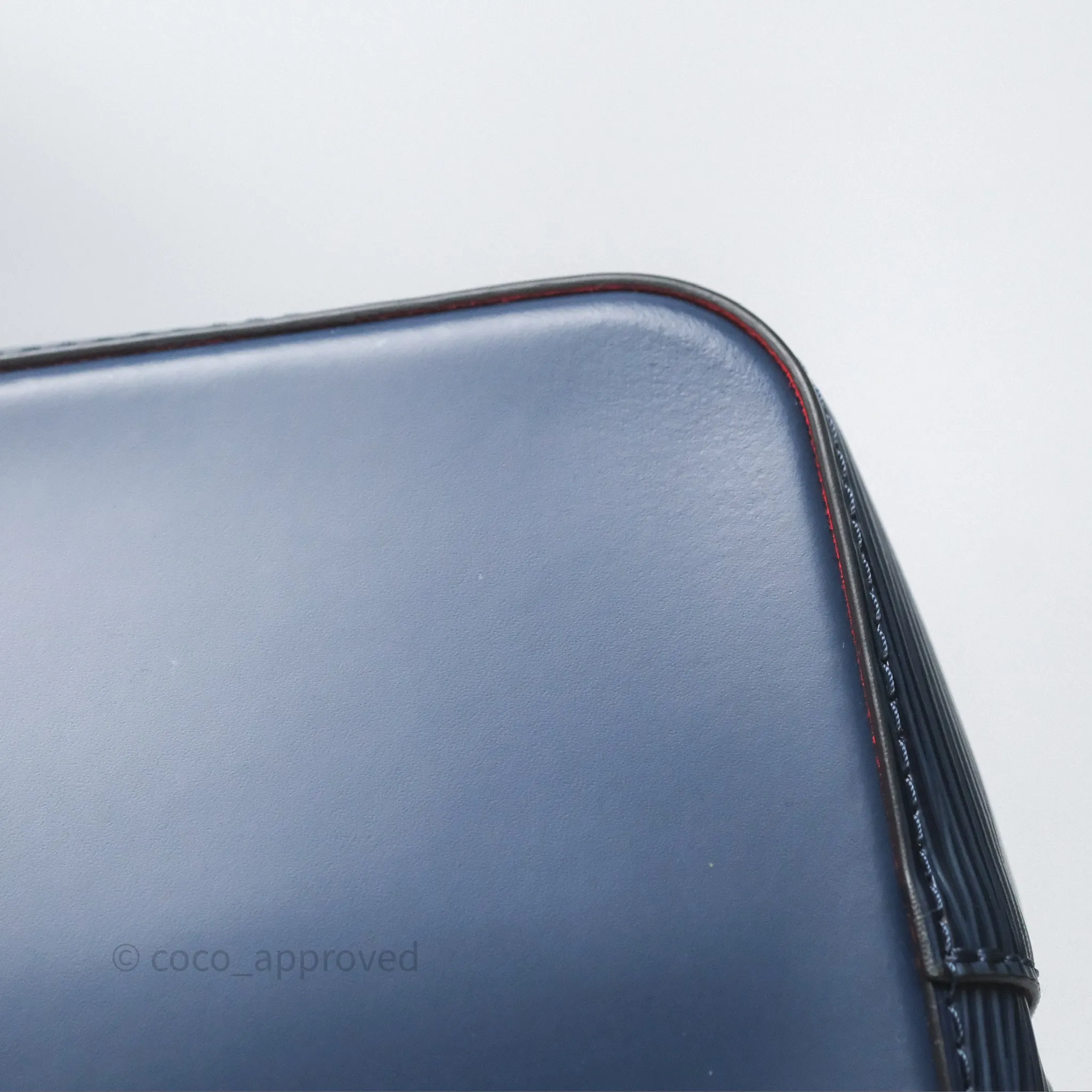 Louis Vuitton Neonoe MM Navy / Red Epi