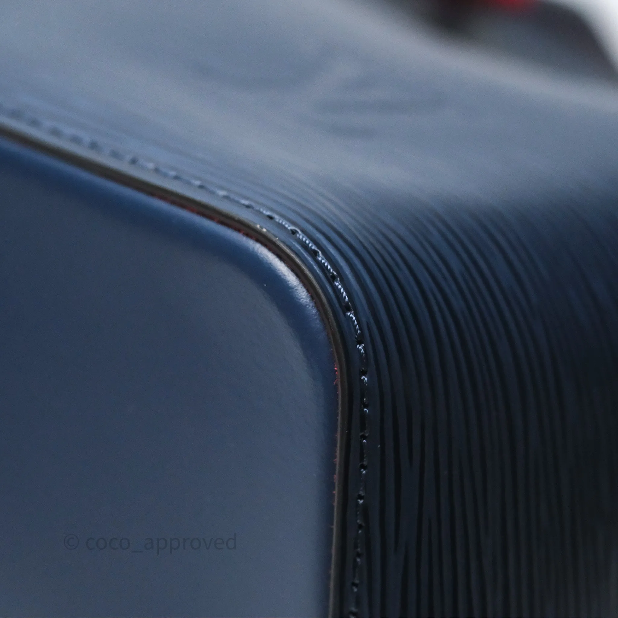 Louis Vuitton Neonoe MM Navy / Red Epi