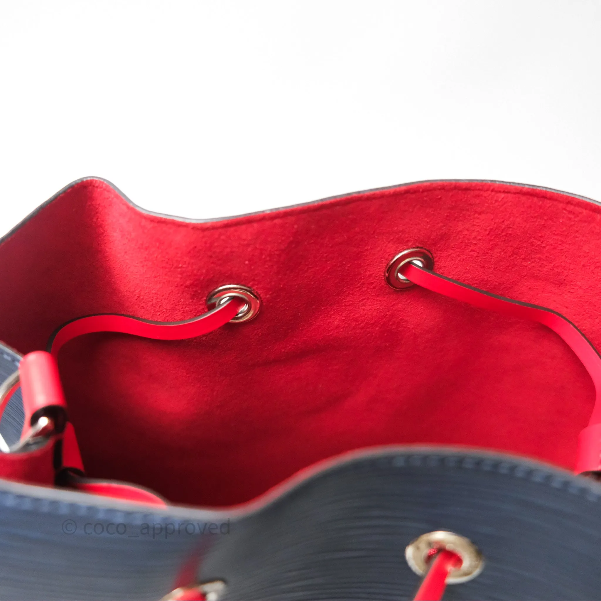 Louis Vuitton Neonoe MM Navy / Red Epi