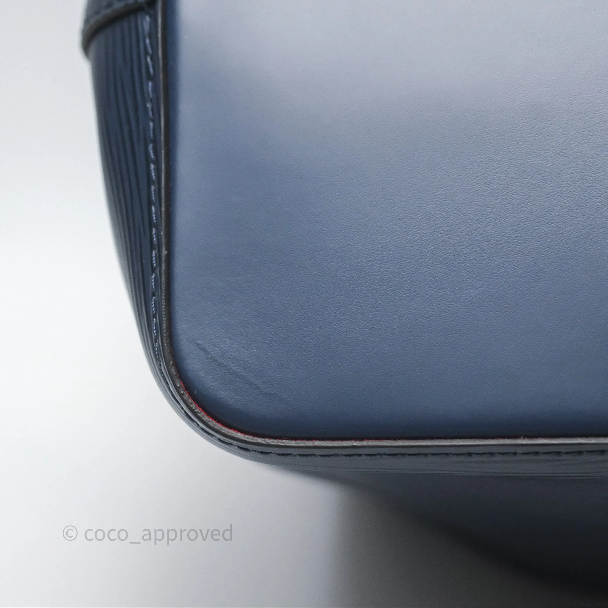 Louis Vuitton Neonoe MM Navy / Red Epi