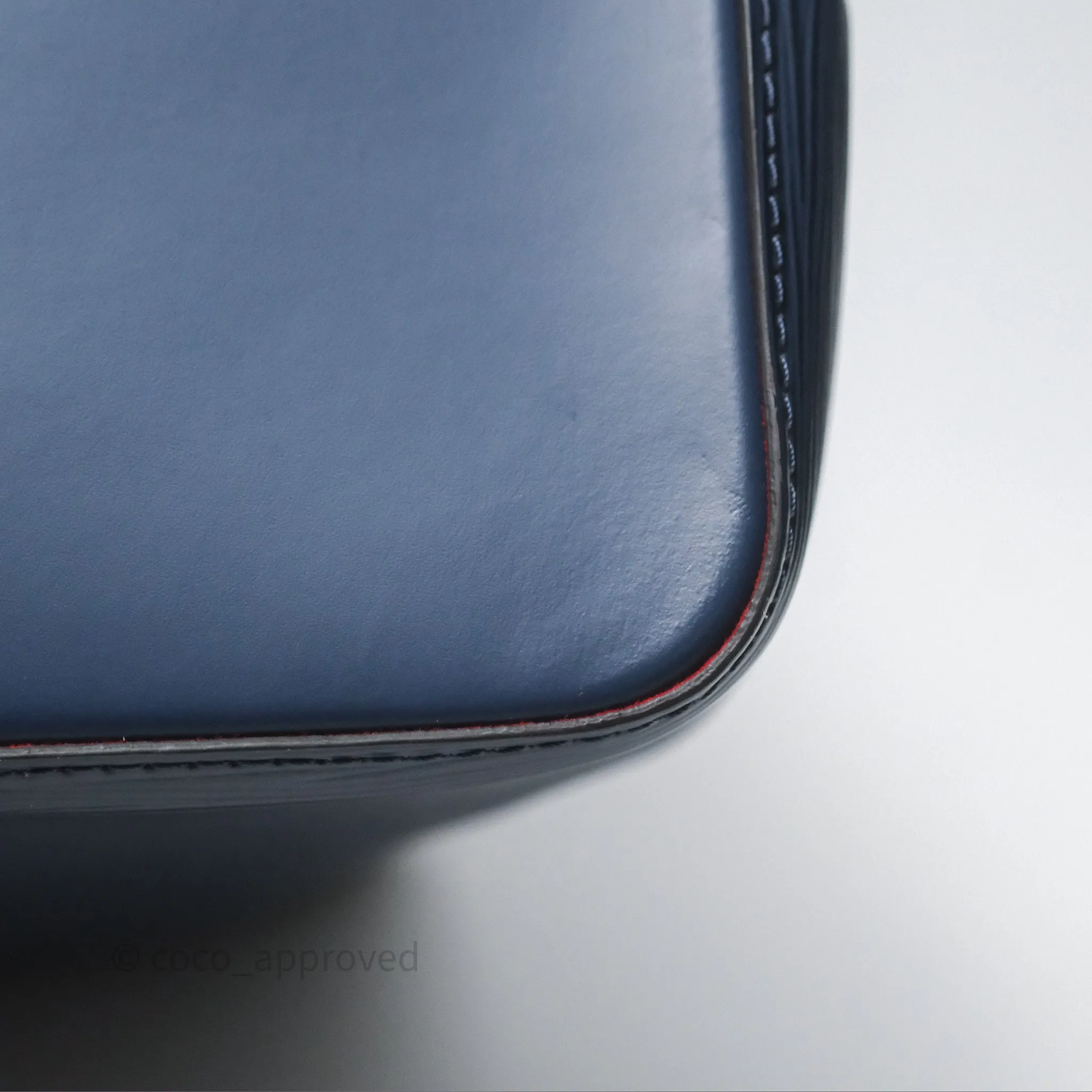 Louis Vuitton Neonoe MM Navy / Red Epi