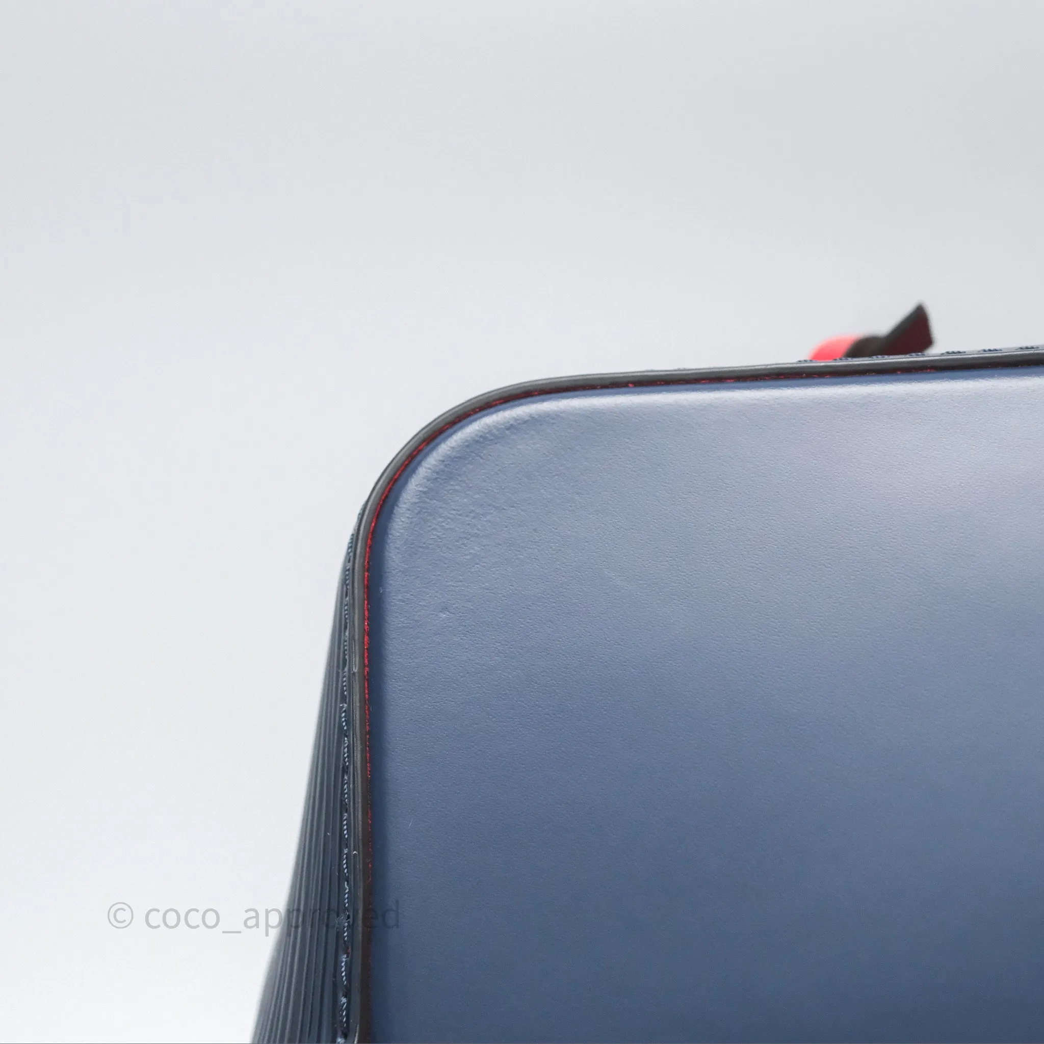 Louis Vuitton Neonoe MM Navy / Red Epi