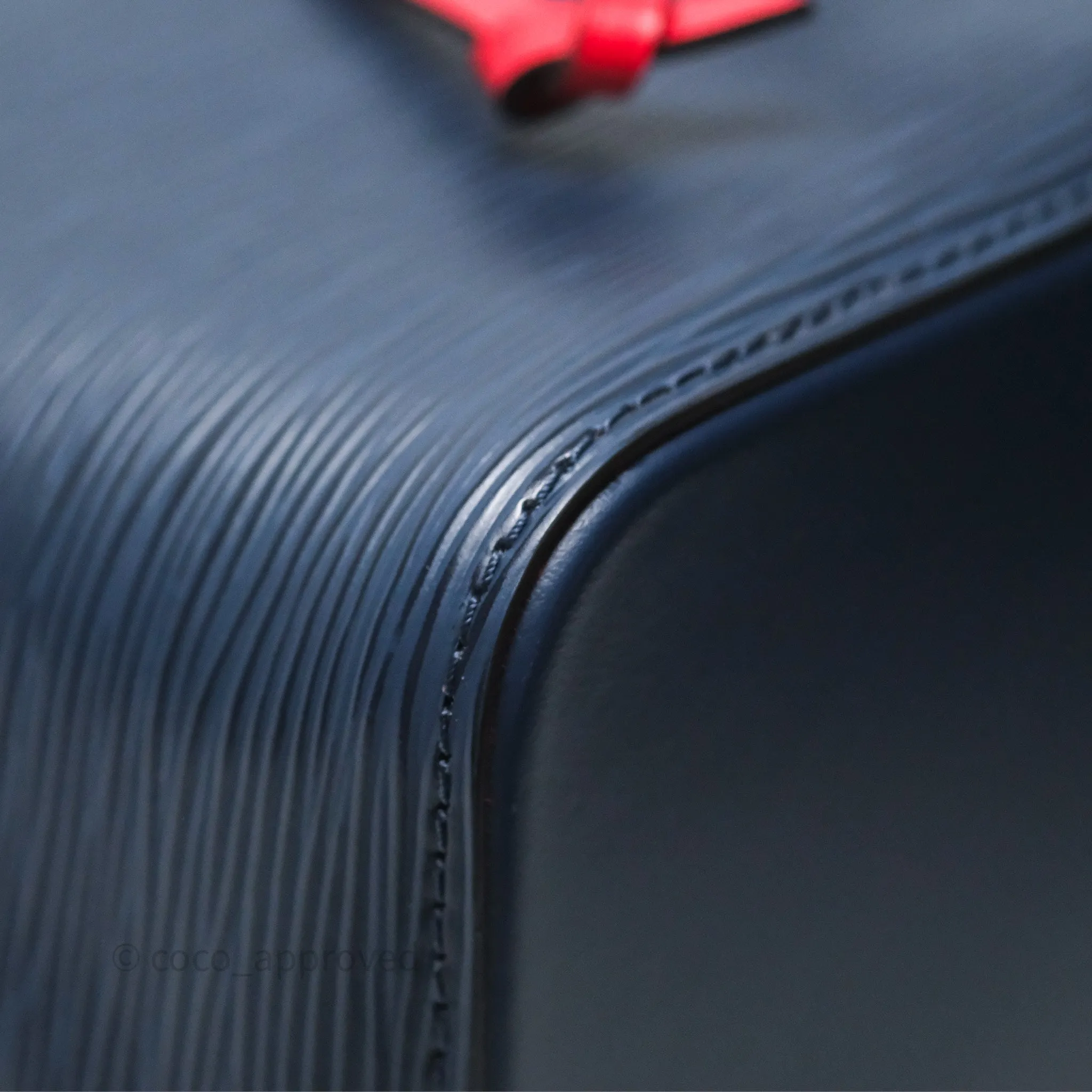Louis Vuitton Neonoe MM Navy / Red Epi