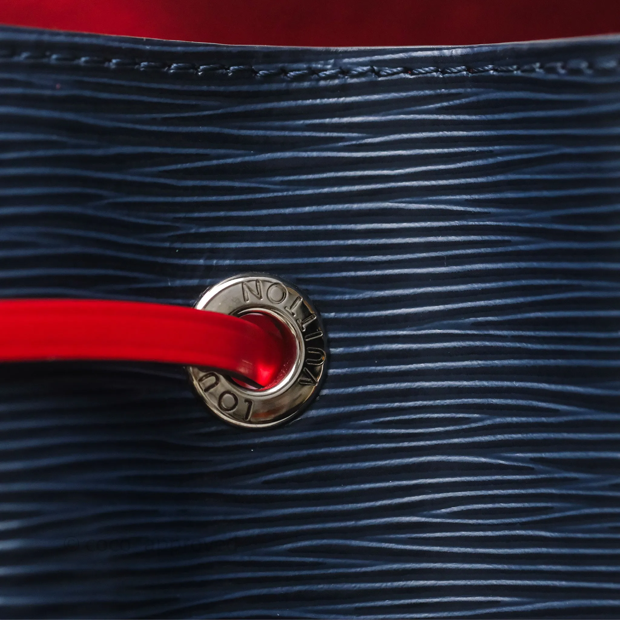 Louis Vuitton Neonoe MM Navy / Red Epi